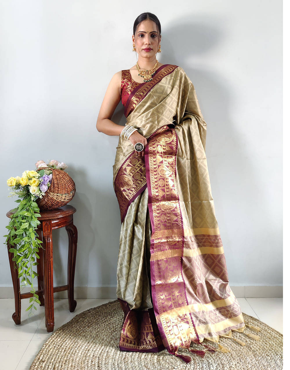 JULEE Banarasi Silk Embellished Saree With Unstitched Blouse Piece ( Brown ) JULEE Banarasi Silk Embellished Saree With Unstitched Blouse Piece ( Brown )
