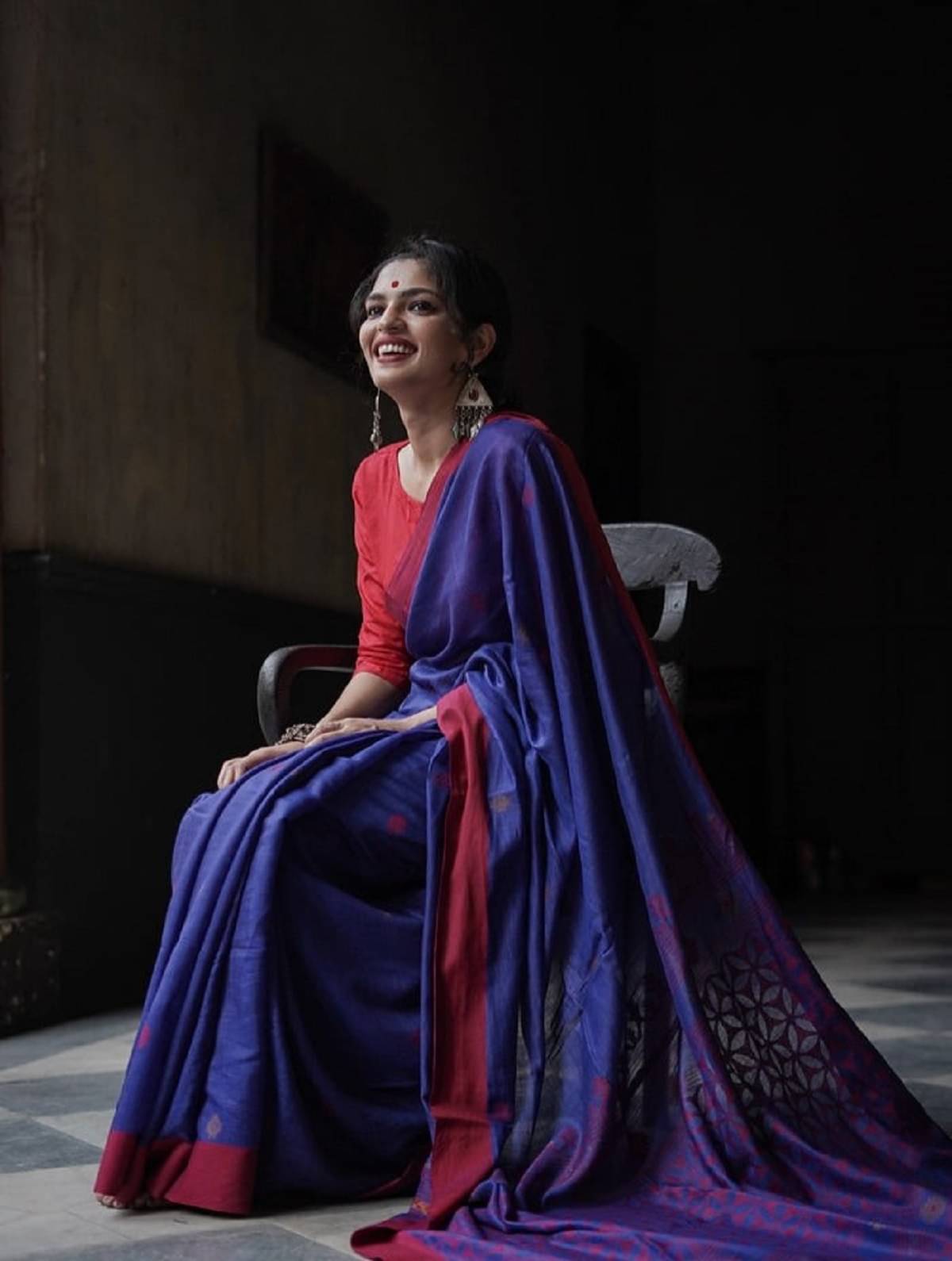JULEE Banarasi Silk Embellished Saree With Unstitched Blouse Piece ( Blue ) JULEE Banarasi Silk Embellished Saree With Unstitched Blouse Piece ( Blue )