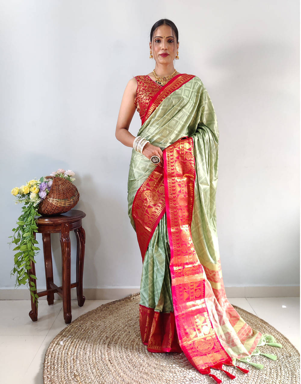     			JULEE Banarasi Silk Embellished Saree With Unstitched Blouse Piece ( Sea Green )