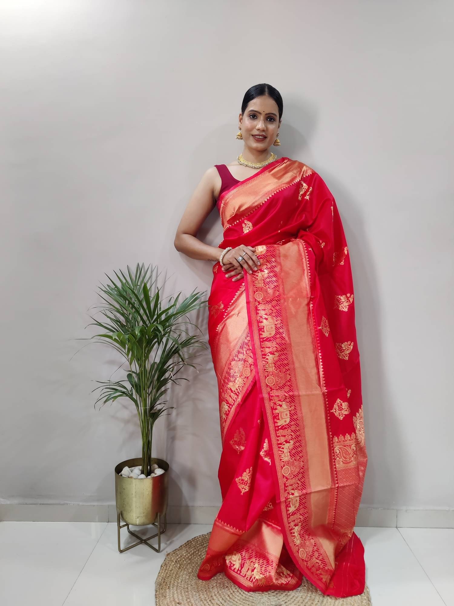 JULEE Banarasi Silk Embellished Saree With Unstitched Blouse Piece ( Red ) JULEE Banarasi Silk Embellished Saree With Unstitched Blouse Piece ( Red )