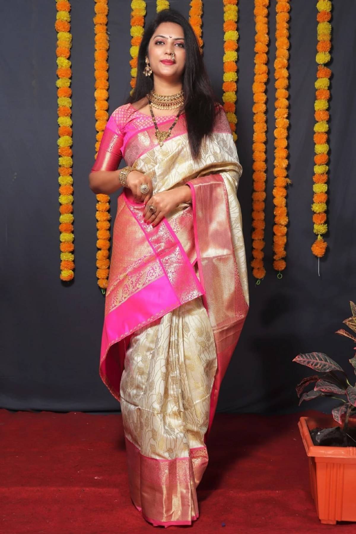 JULEE Banarasi Silk Embellished Saree With Unstitched Blouse Piece ( Off White ) JULEE Banarasi Silk Embellished Saree With Unstitched Blouse Piece ( Off White )