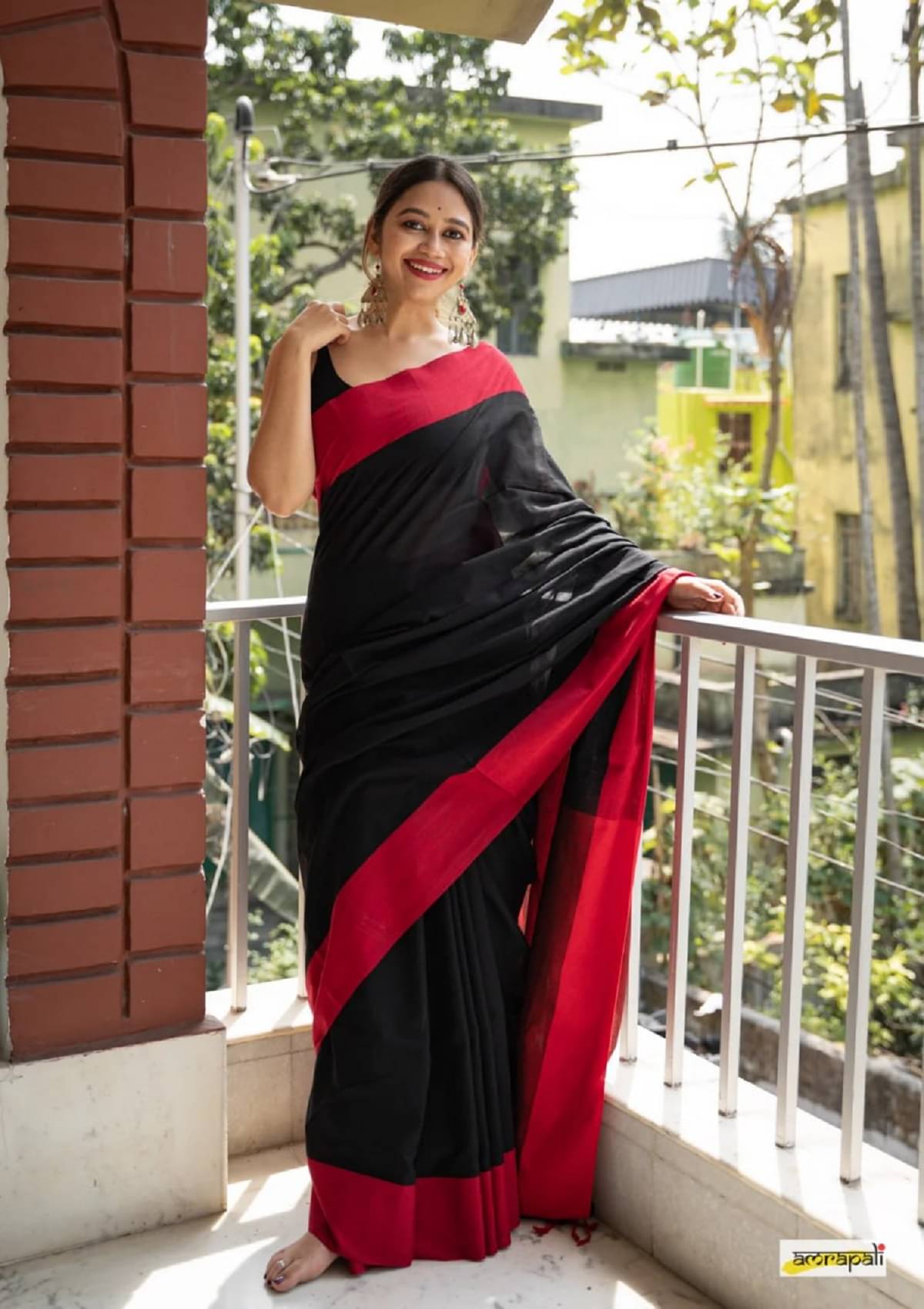     			JULEE Banarasi Silk Embellished Saree With Unstitched Blouse Piece ( Black )