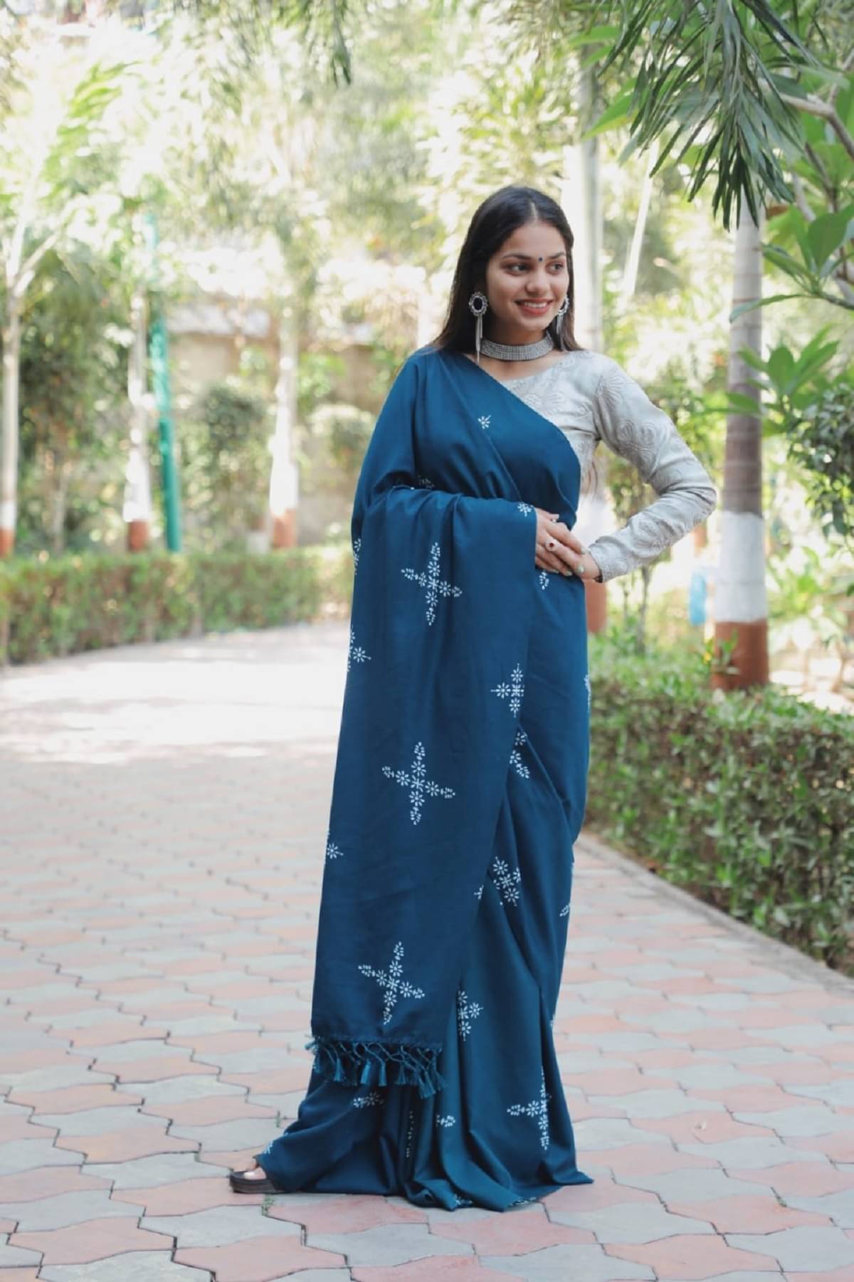     			JULEE Banarasi Silk Embellished Saree With Unstitched Blouse Piece ( Turquoise )