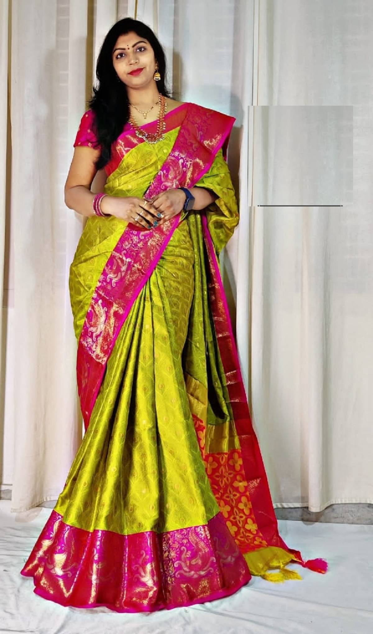     			JULEE Banarasi Silk Embellished Saree With Unstitched Blouse Piece ( Sea Green )