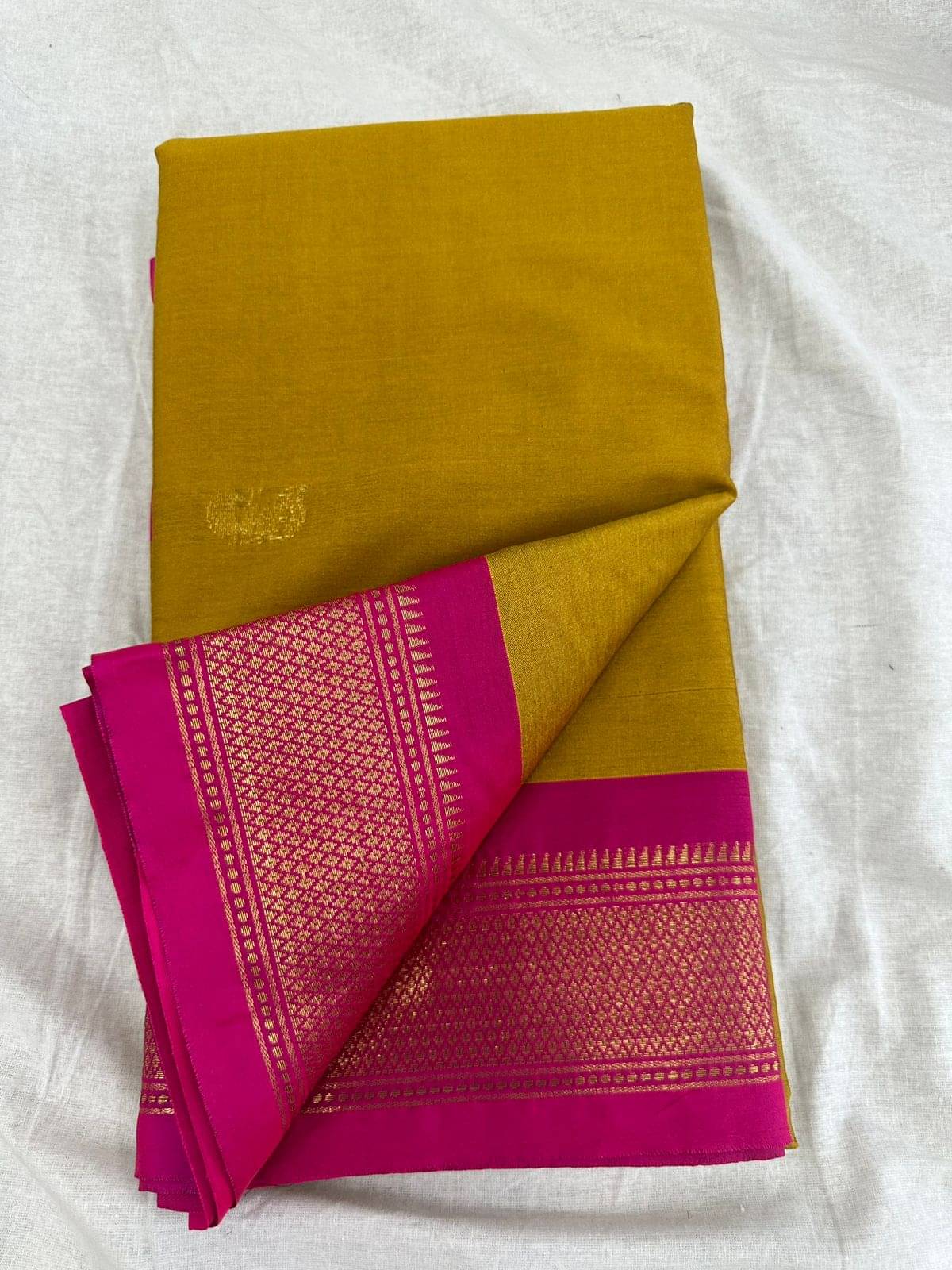     			JULEE Cotton Silk Embellished Saree With Unstitched Blouse Piece ( Fluorescent Pink )