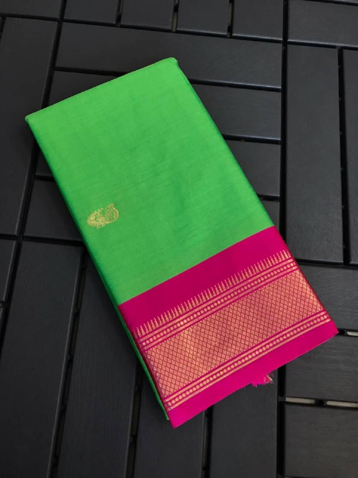     			JULEE Cotton Silk Embellished Saree With Unstitched Blouse Piece ( Mint Green )