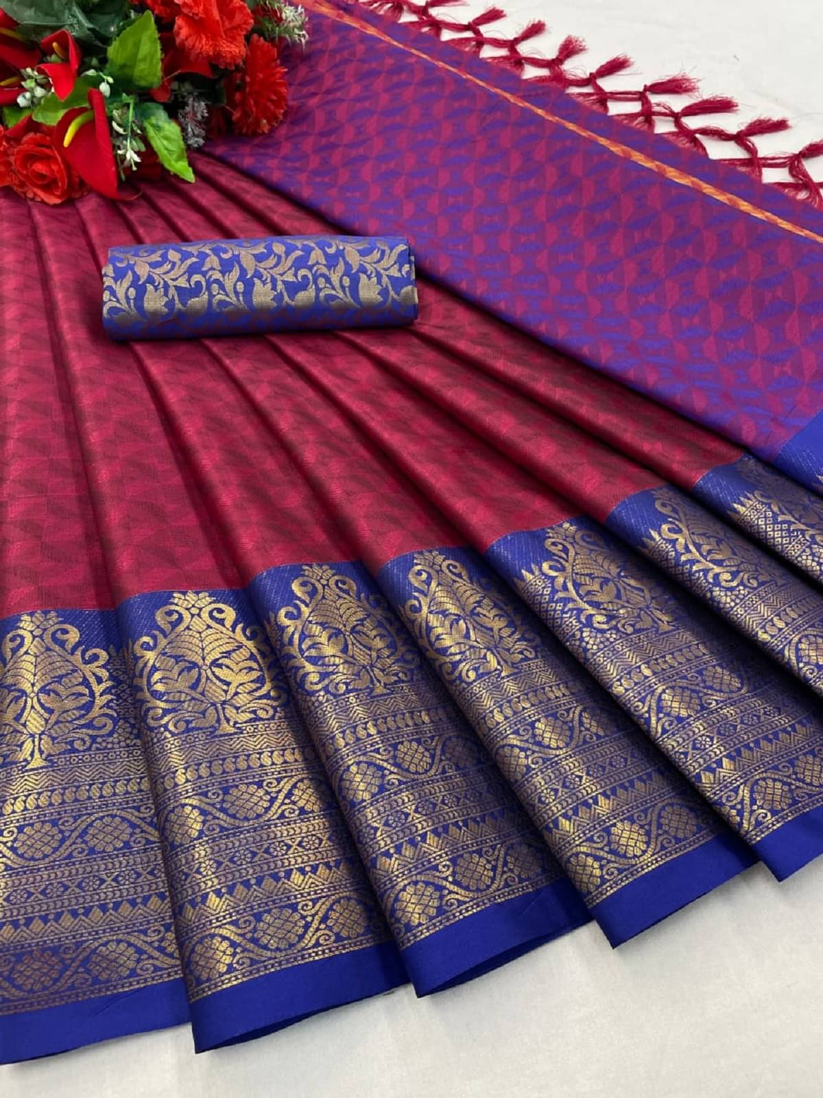     			JULEE Silk Blend Embellished Saree With Unstitched Blouse Piece ( Pink )