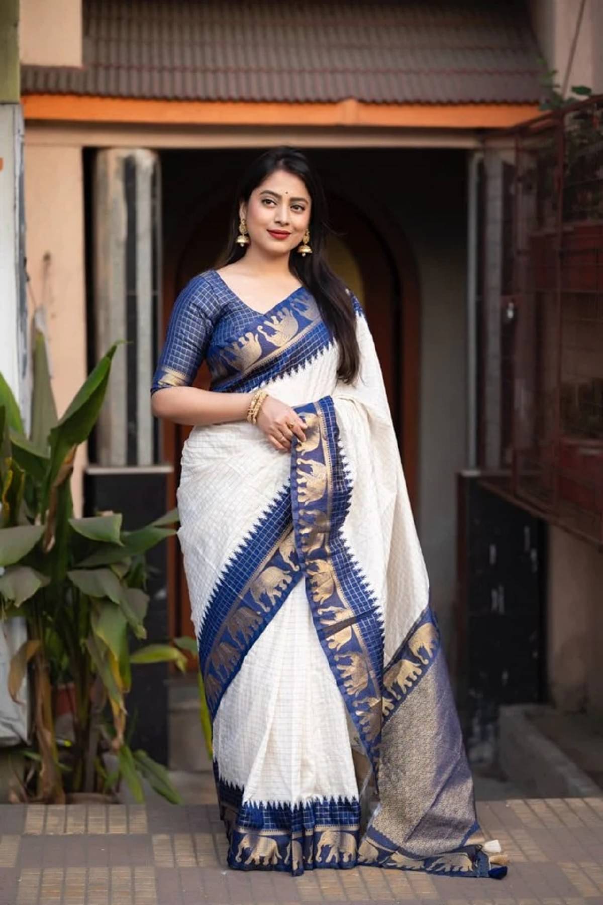 A TO Z CART Banarasi Silk Embellished Saree With Unstitched Blouse Piece ( White ) A TO Z CART Banarasi Silk Embellished Saree With Unstitched Blouse Piece ( White )