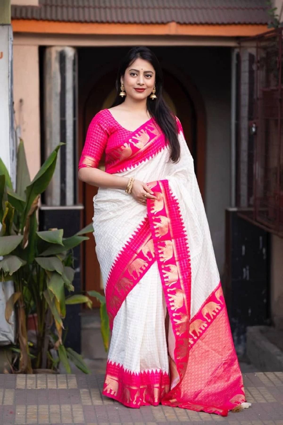     			A TO Z CART Banarasi Silk Embellished Saree With Unstitched Blouse Piece ( Pink )