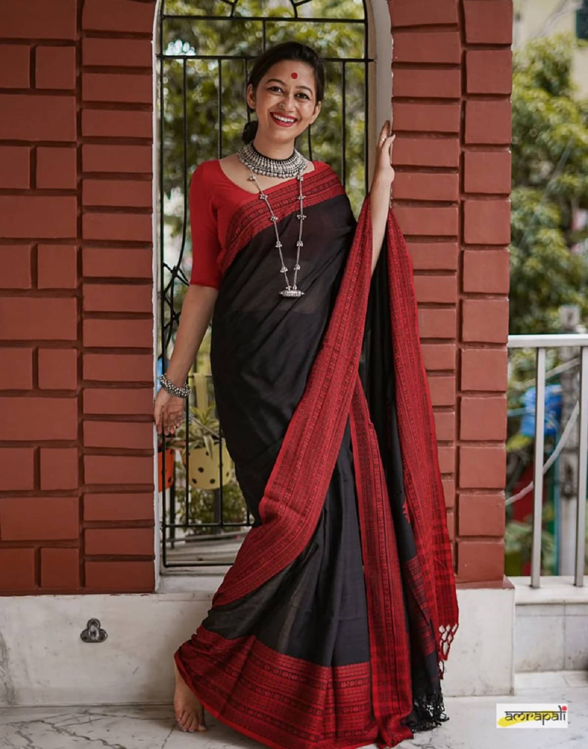A TO Z CART Banarasi Silk Embellished Saree With Unstitched Blouse Piece ( Black ) A TO Z CART Banarasi Silk Embellished Saree With Unstitched Blouse Piece ( Black )