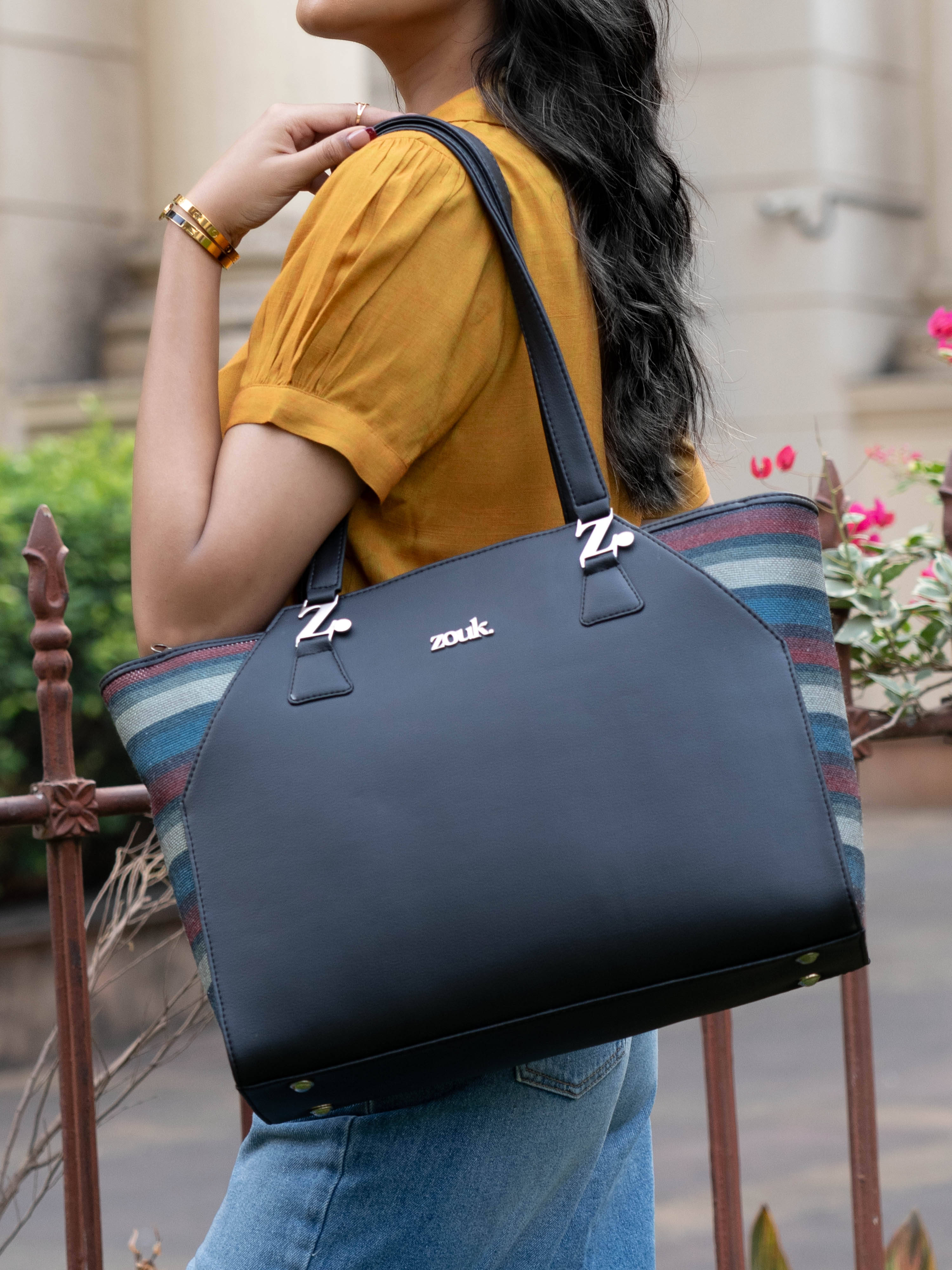     			Zouk Shoulder Bag Faux Leather Set of 1 ( Black )