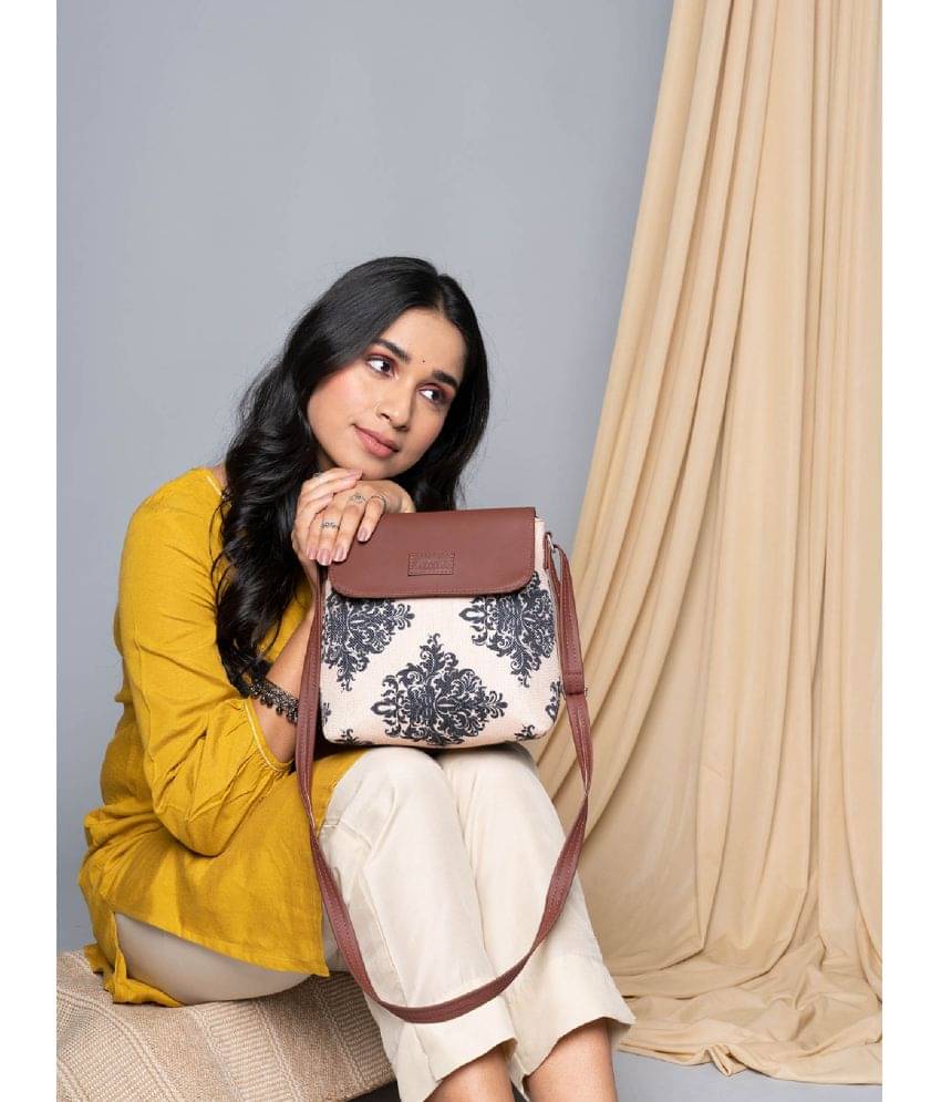     			Zouk Sling Bag Jute Set of 1 ( Cream )
