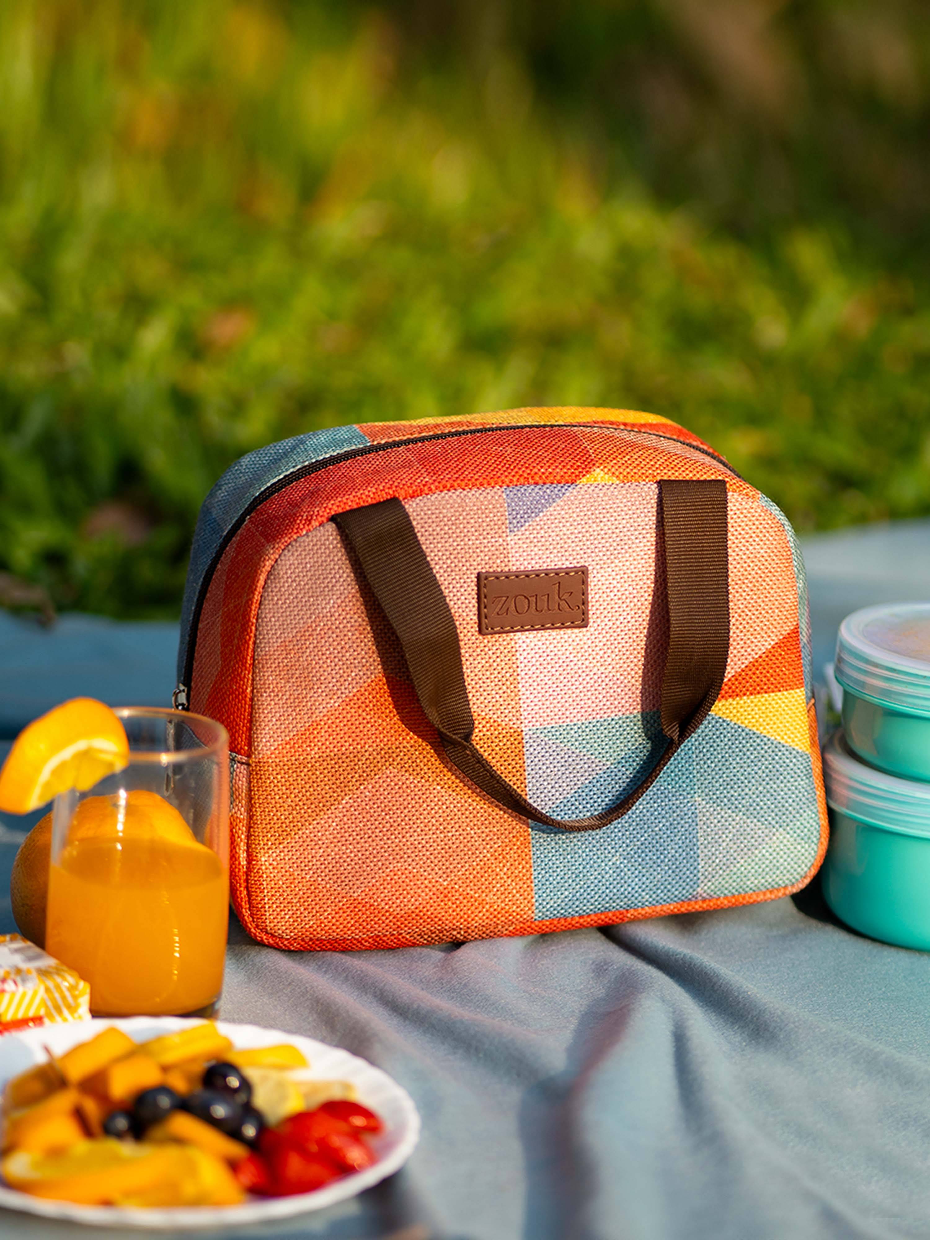 Zouk Multicolor Lunch Bags ( 1 Pc ) Zouk Multicolor Lunch Bags ( 1 Pc )