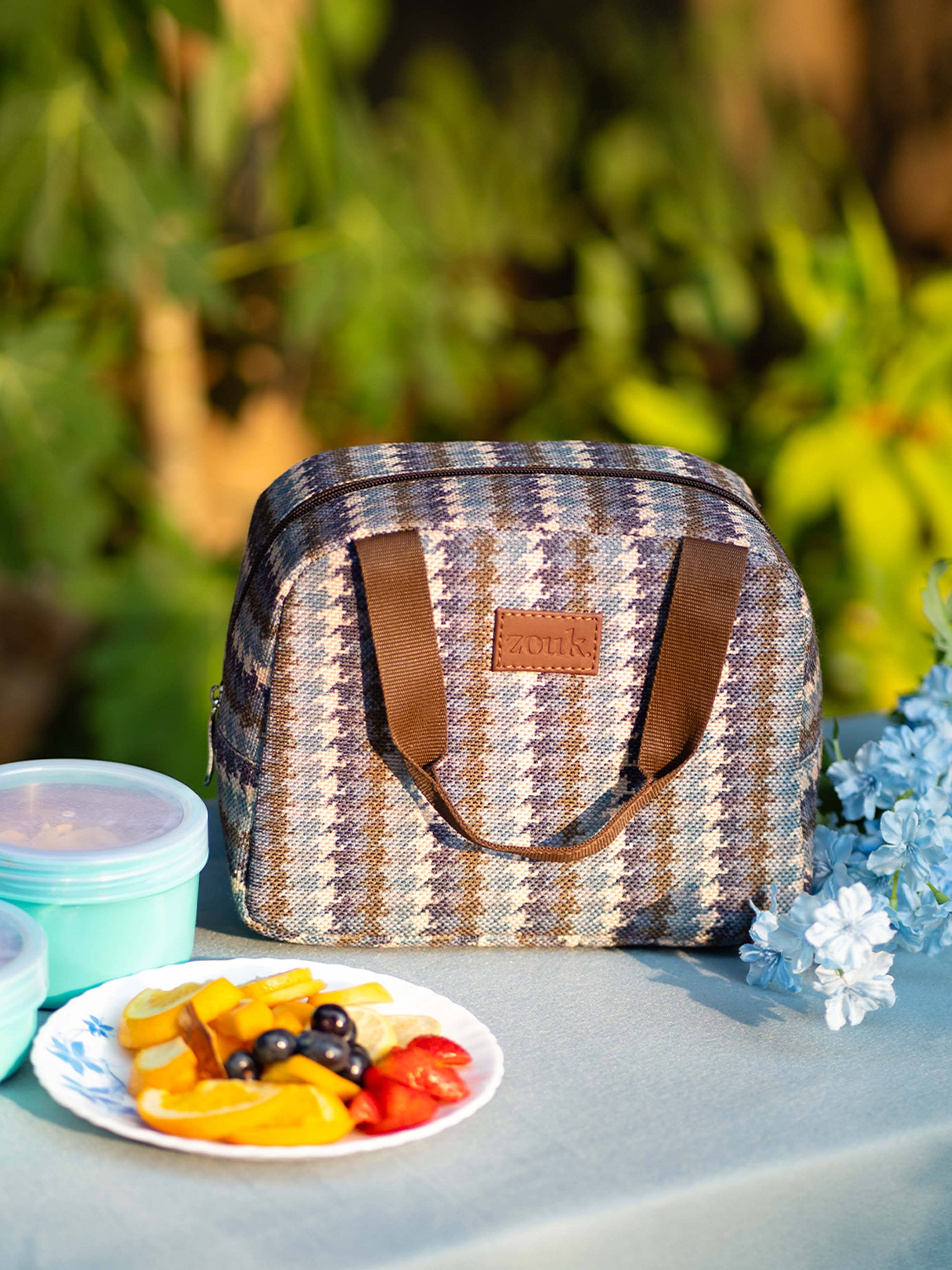     			Zouk Multicolor Travel Kit Bag ( 1 Pc )