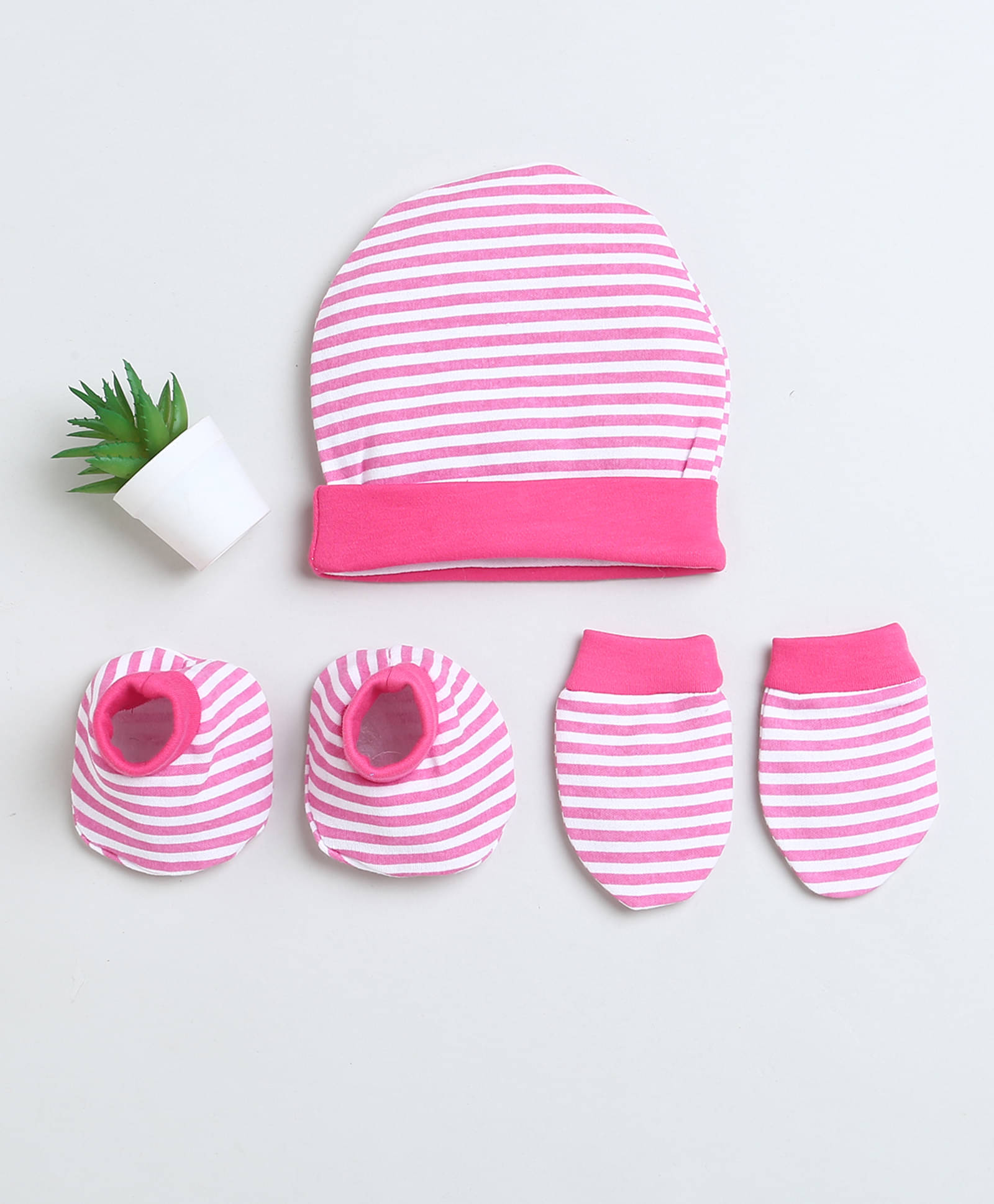 BUMZEE Pink Girls Cotton Cap Mitten Bootie Set Age - 0-3 Months BUMZEE Pink Girls Cotton Cap Mitten Bootie Set Age - 0-3 Months