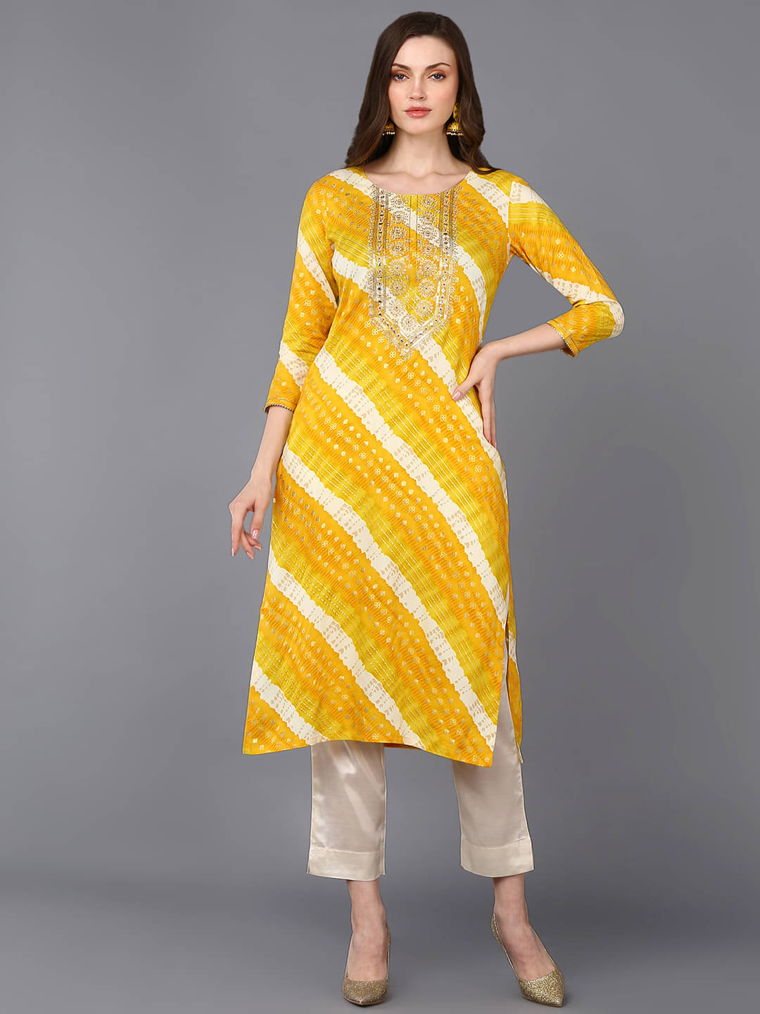     			Vaamsi Cotton Blend Embroidered Straight Women's Kurti - Yellow ( Pack of 1 )
