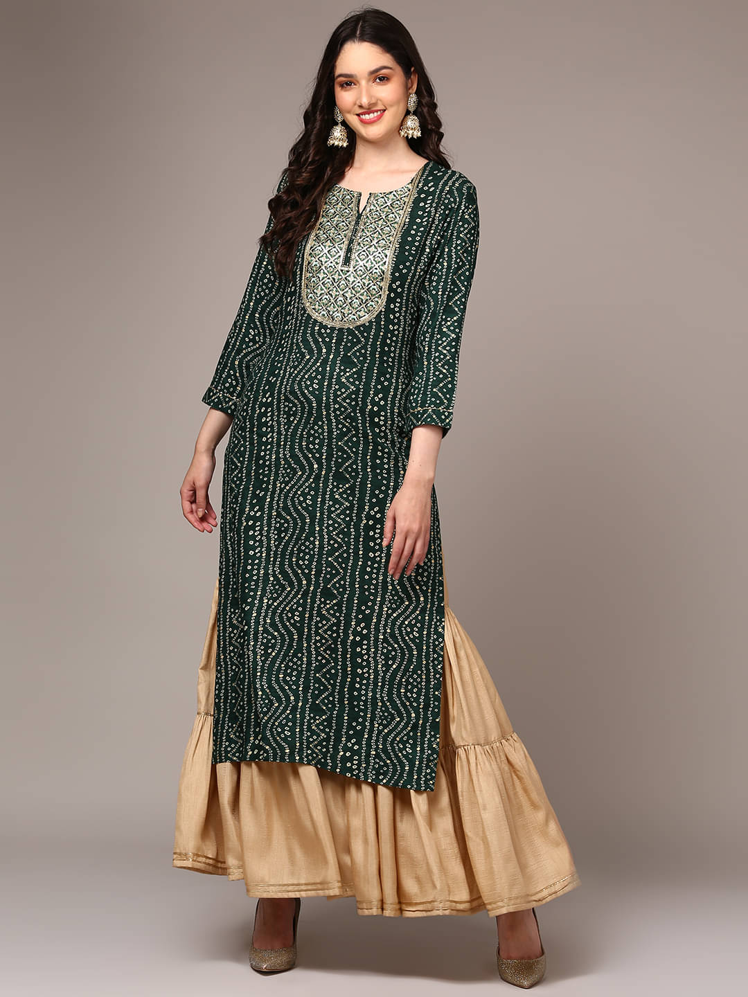 Vaamsi Cotton Blend Embroidered Straight Women's Kurti - Green ( Pack of 1 ) Vaamsi Cotton Blend Embroidered Straight Women's Kurti - Green ( Pack of 1 )