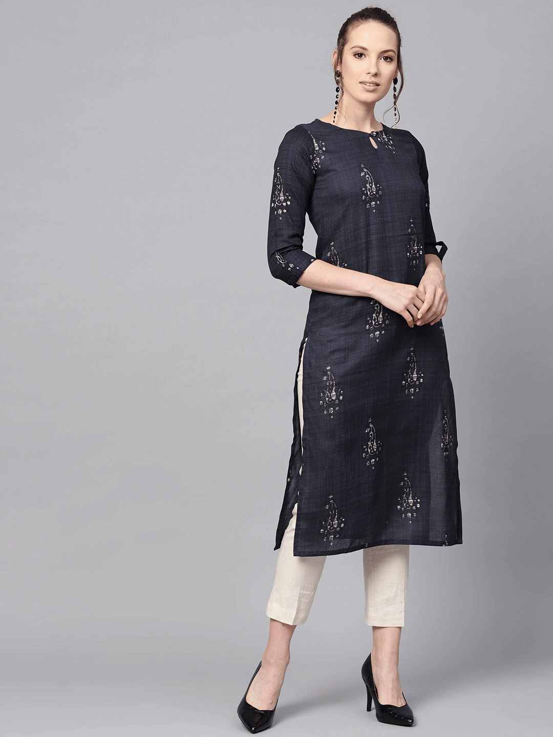 Vaamsi Rayon Printed Straight Women's Kurti - Navy Blue ( Pack of 1 )     			Vaamsi Rayon Printed Straight Women's Kurti - Navy Blue ( Pack of 1 )