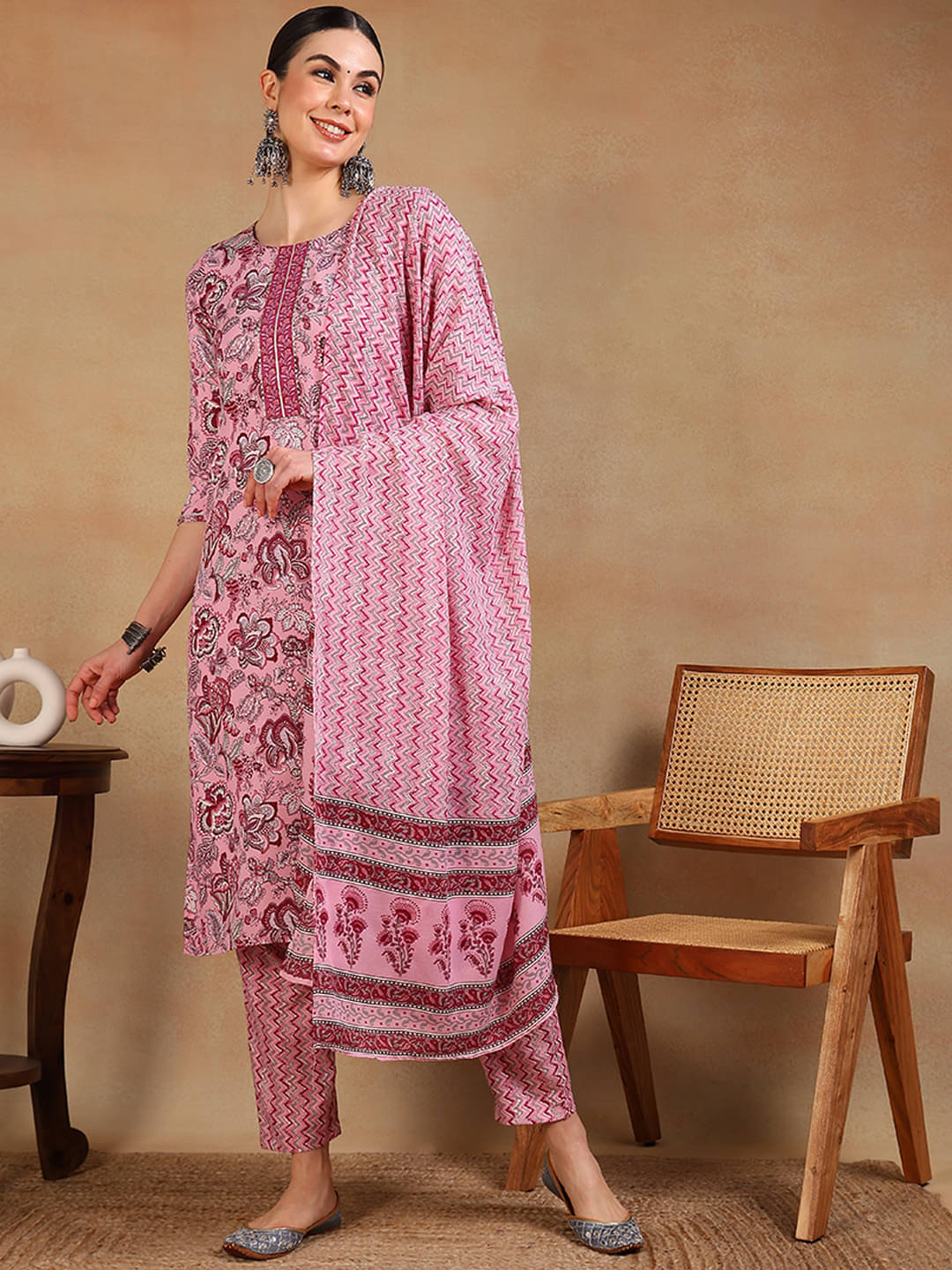     			Vaamsi Rayon Printed Kurti With Pants Women's Stitched Salwar Suit - Pink ( Pack of 1 )