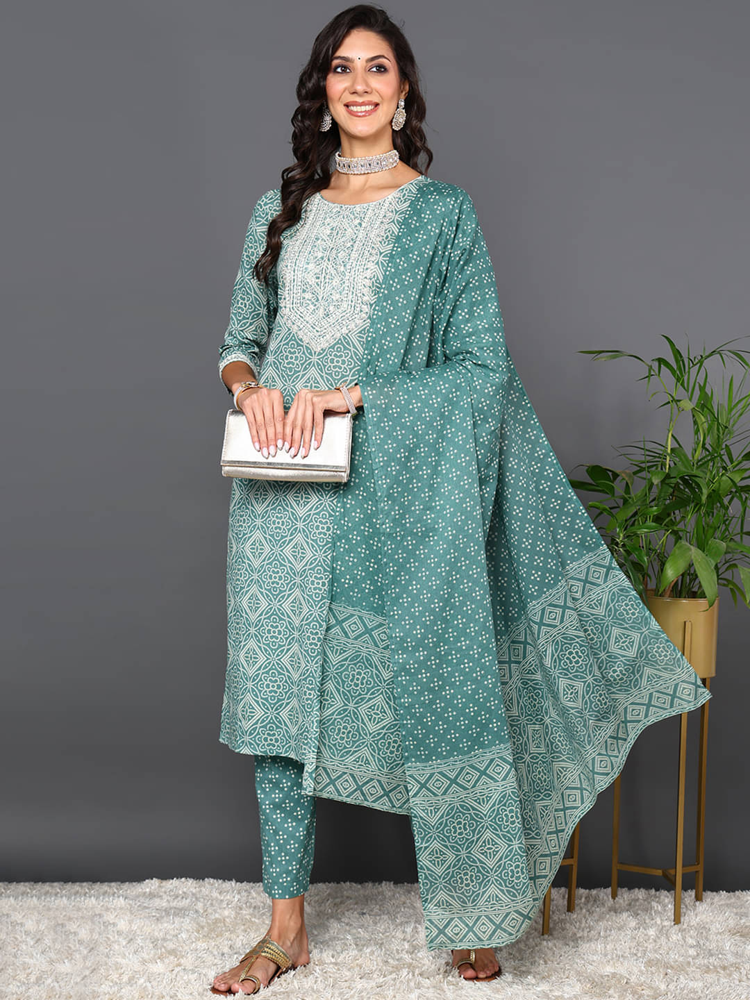 Vaamsi Cotton Embroidered Kurti With Pants Women's Stitched Salwar Suit - Green ( Pack of 1 ) Vaamsi Cotton Embroidered Kurti With Pants Women's Stitched Salwar Suit - Green ( Pack of 1 )