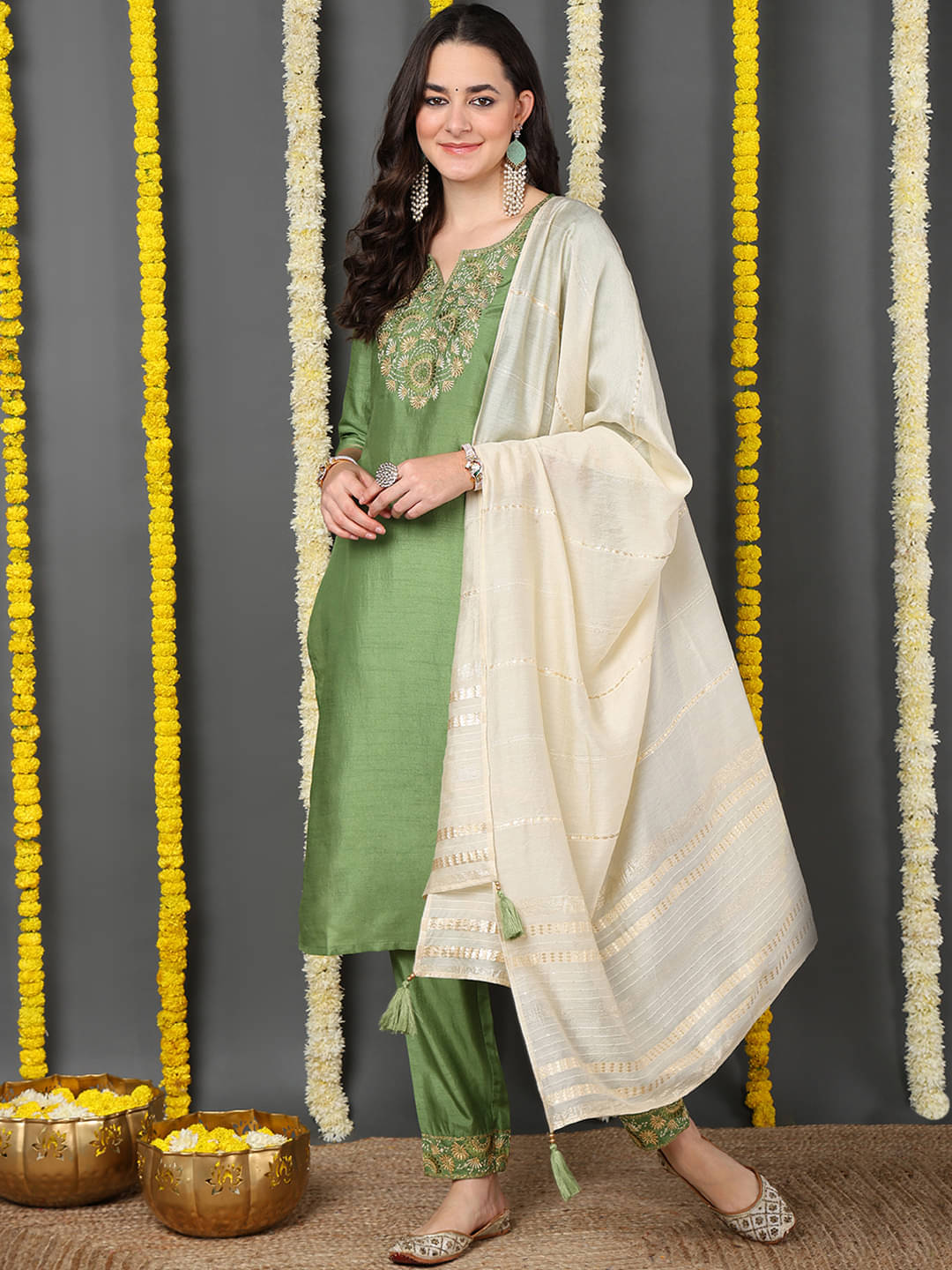 Vaamsi Silk Blend Embroidered Kurti With Pants Women's Stitched Salwar Suit - Green ( Pack of 1 ) Vaamsi Silk Blend Embroidered Kurti With Pants Women's Stitched Salwar Suit - Green ( Pack of 1 )