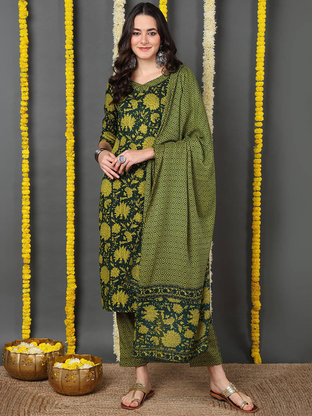     			Vaamsi Rayon Printed Kurti With Pants Women's Stitched Salwar Suit - Green ( Pack of 1 )