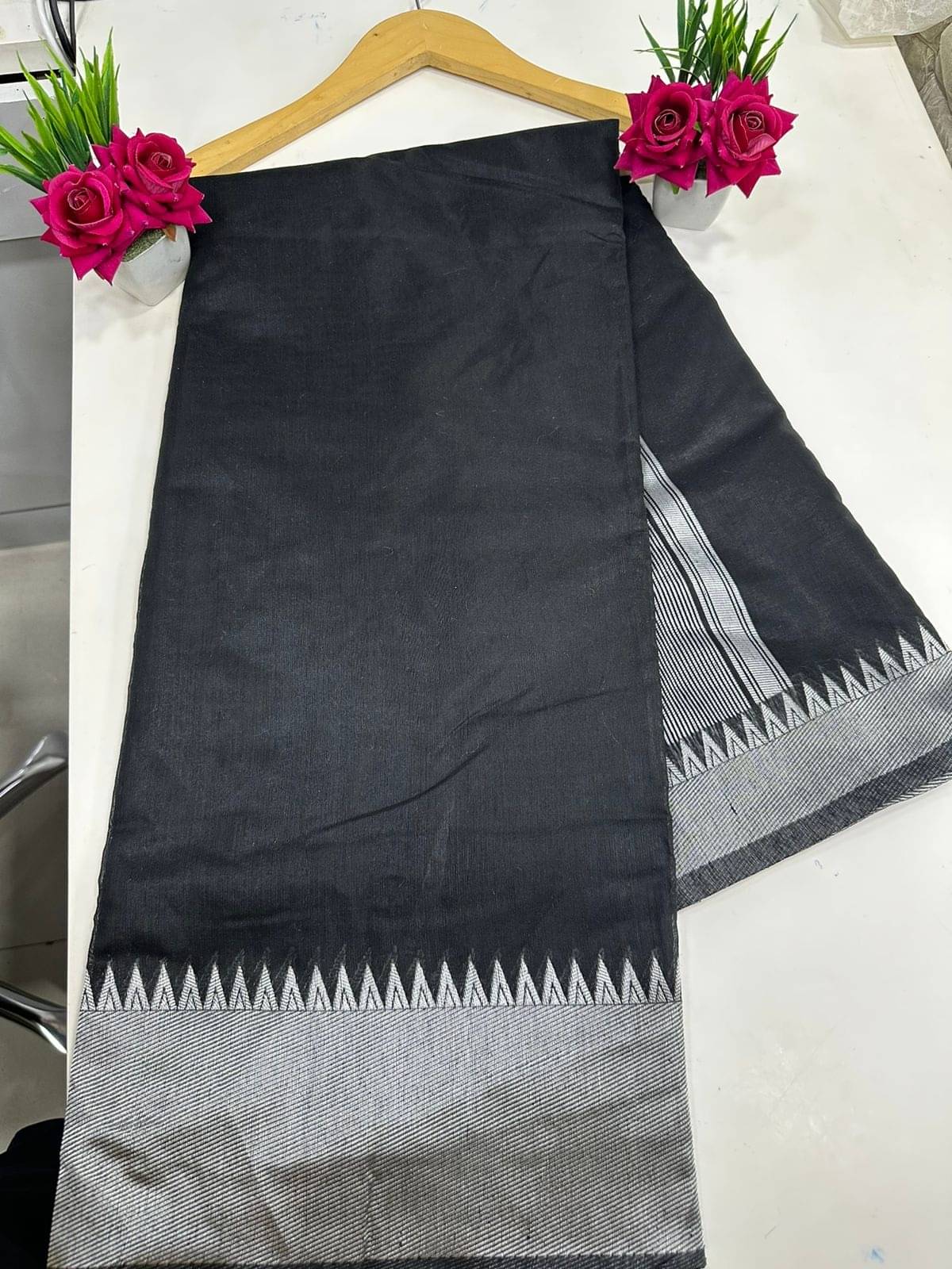 A TO Z CART Banarasi Silk Embellished Saree With Unstitched Blouse Piece ( Black ) A TO Z CART Banarasi Silk Embellished Saree With Unstitched Blouse Piece ( Black )
