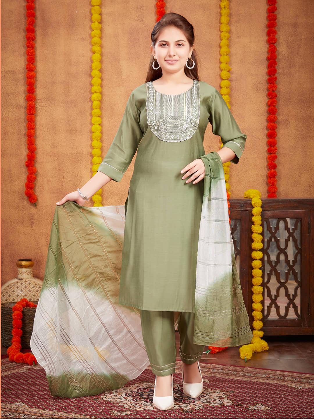 Aarika Girls Silk Kurta and Pant Set ( Pack of 1 , Green )