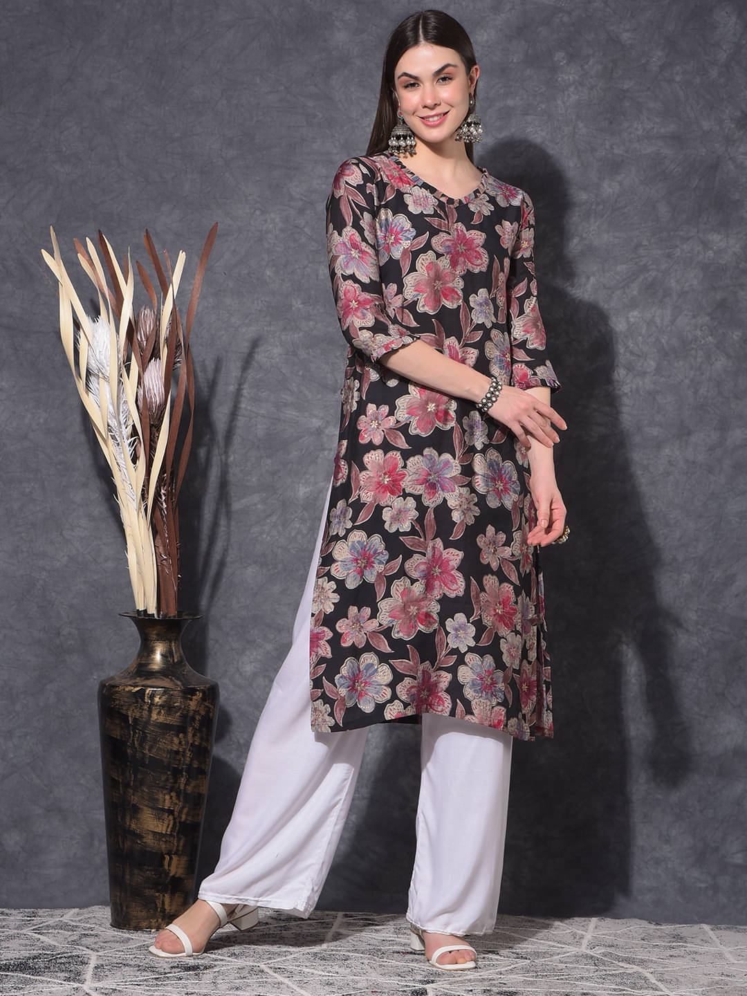Mamoose Cotton Blend Printed Straight Women's Kurti - Black ( Pack of 1 )     			Mamoose Cotton Blend Printed Straight Women's Kurti - Black ( Pack of 1 )
