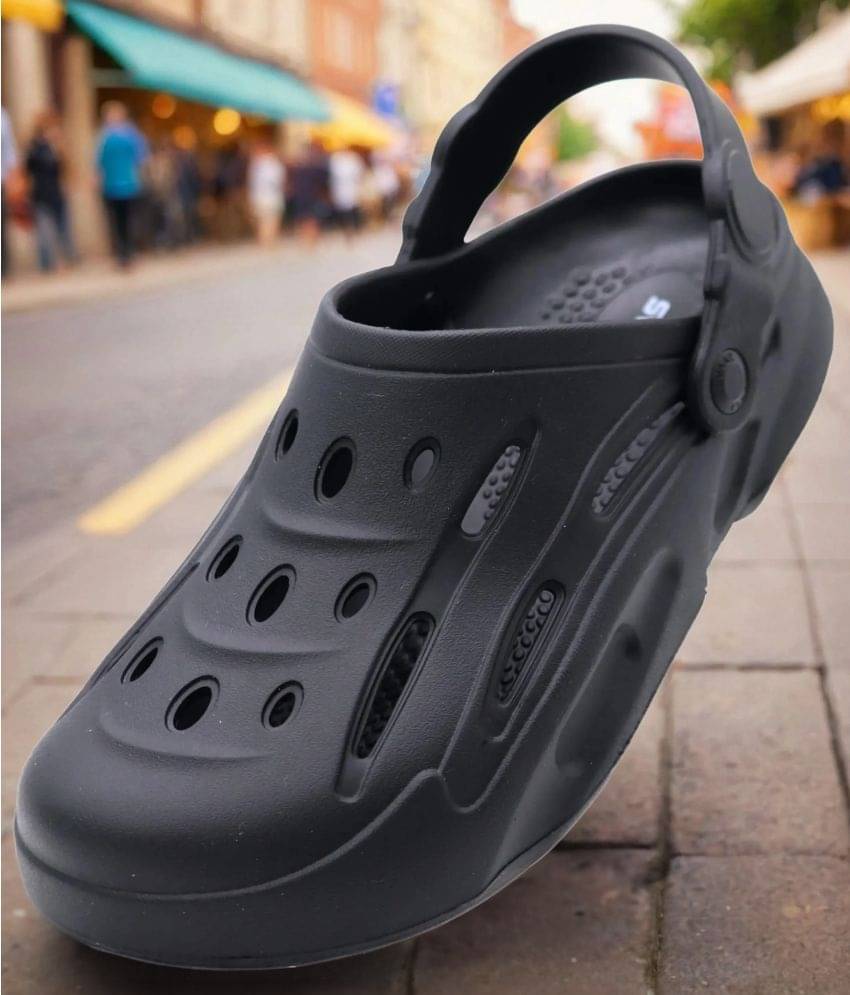     			Svaar - Black Men's Clogs