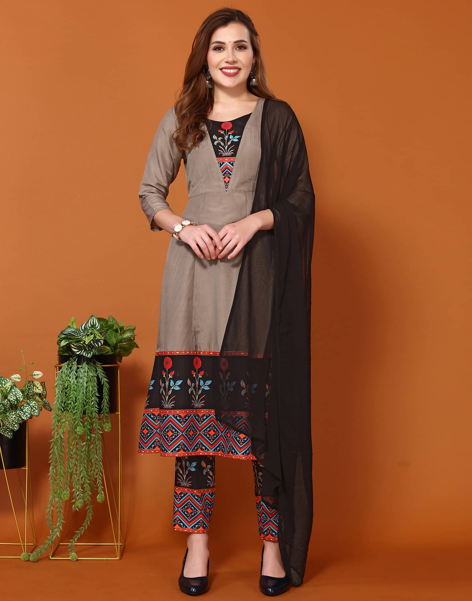 Skylee Chiffon Printed Kurti With Pants Women's Stitched Salwar Suit - Grey ( Pack of 1 ) Skylee Chiffon Printed Kurti With Pants Women's Stitched Salwar Suit - Grey ( Pack of 1 )