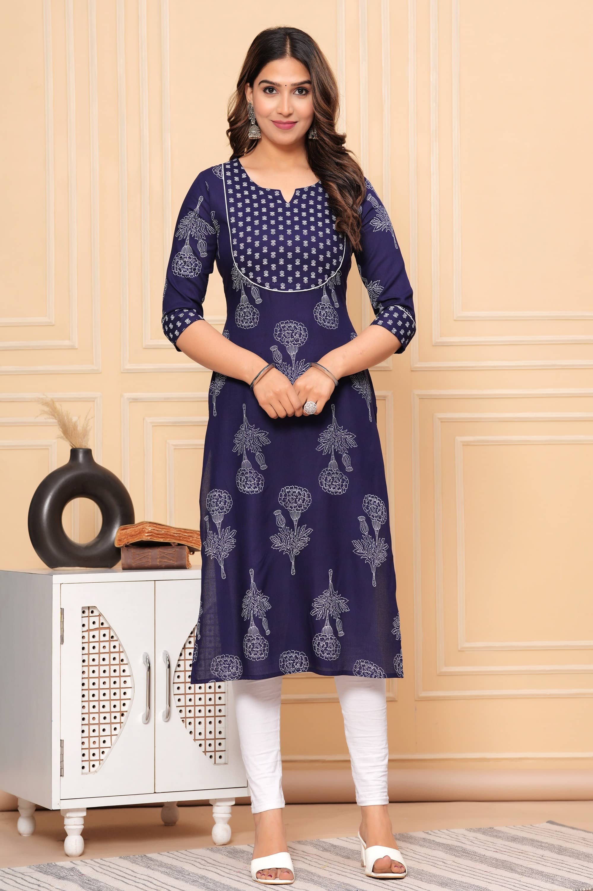 GlowWorld Rayon Printed Straight Women's Kurti - Navy ( Pack of 1 ) - Kurtis, Tunics | Buy online on ZillyBuy