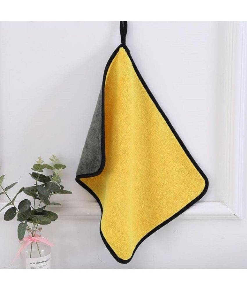 800 GSM Heavy Microfiber Cloth for Car Cleaning, Dual Sided, Extra Thick Microfiber Towel Lint-Free, 40cm x 40cm, Yellow 800 GSM Heavy Microfiber Cloth for Car Cleaning, Dual Sided, Extra Thick Microfiber Towel Lint-Free, 40cm x 40cm, Yellow