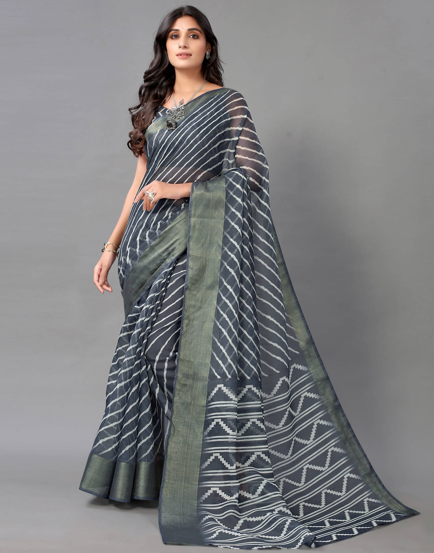 Samah Cotton Striped Saree With Unstitched Blouse Piece ( Grey ) Samah Cotton Striped Saree With Unstitched Blouse Piece ( Grey )
