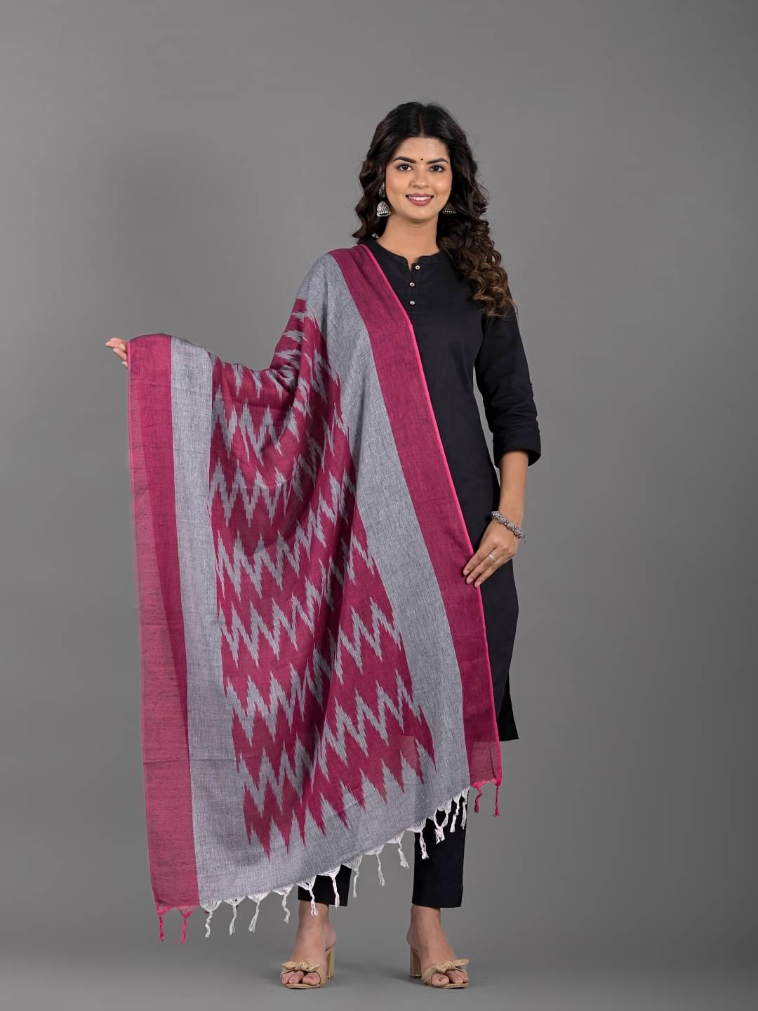 Apratim Grey Cotton Women's Dupatta - ( Pack of 1 )     			Apratim Grey Cotton Women's Dupatta - ( Pack of 1 )