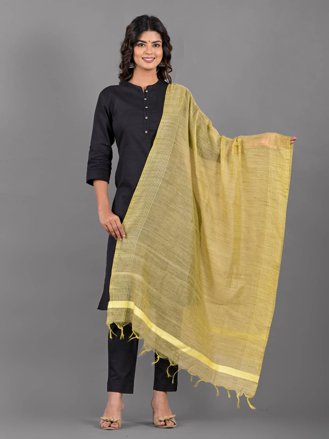 Apratim Yellow Cotton Women's Dupatta - ( Pack of 1 )     			Apratim Yellow Cotton Women's Dupatta - ( Pack of 1 )