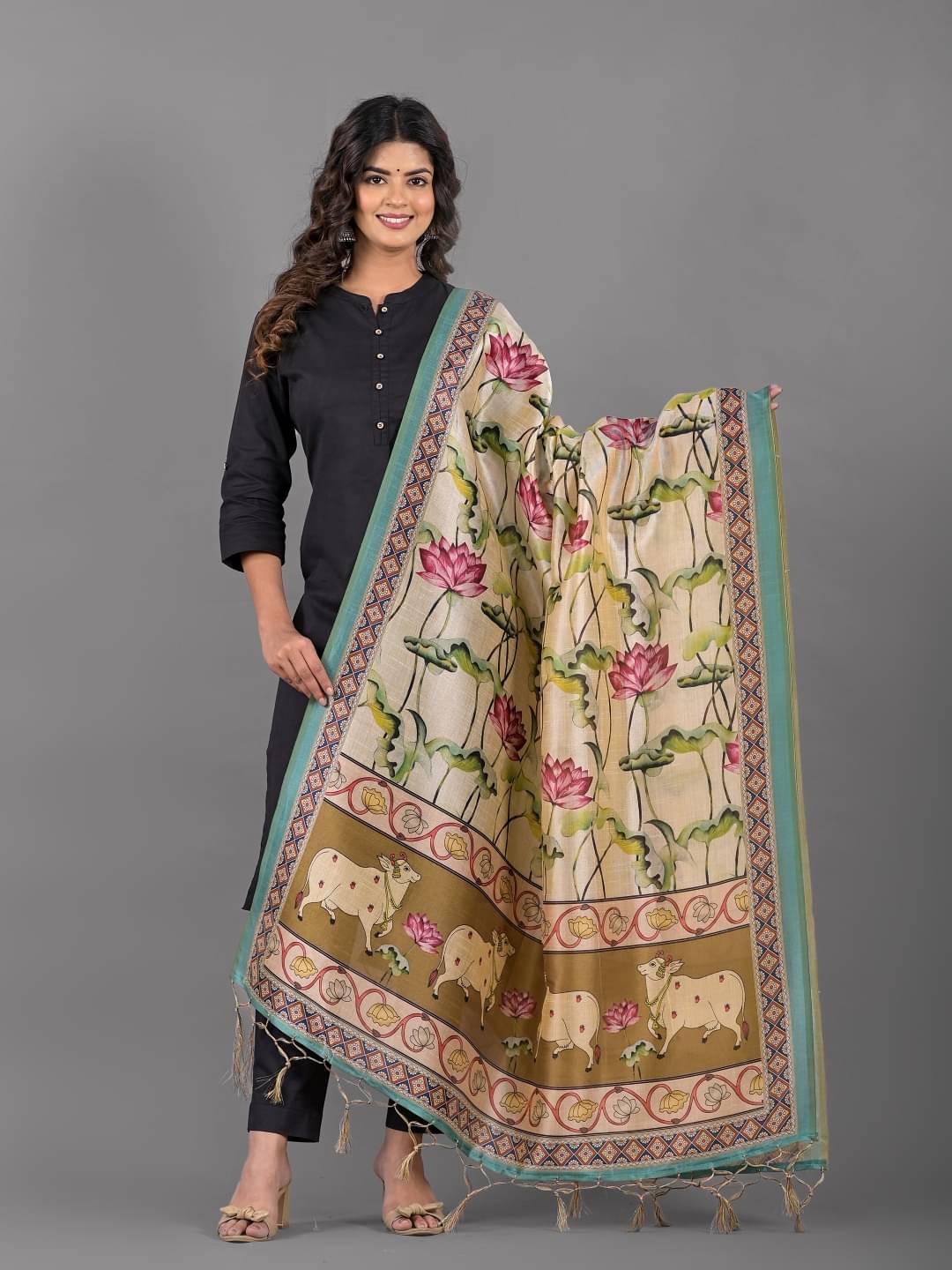 Apratim Beige Silk Women's Dupatta - ( Pack of 1 ) Apratim Beige Silk Women's Dupatta - ( Pack of 1 )