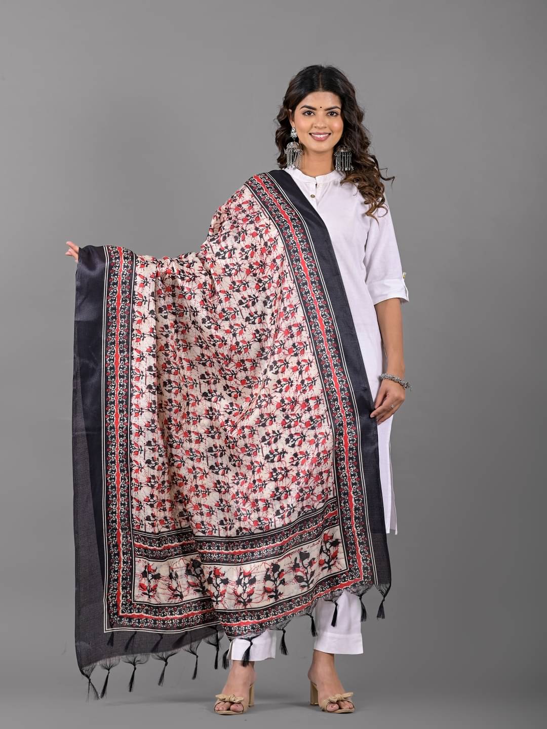 Apratim Beige Silk Women's Dupatta - ( Pack of 1 ) Apratim Beige Silk Women's Dupatta - ( Pack of 1 )