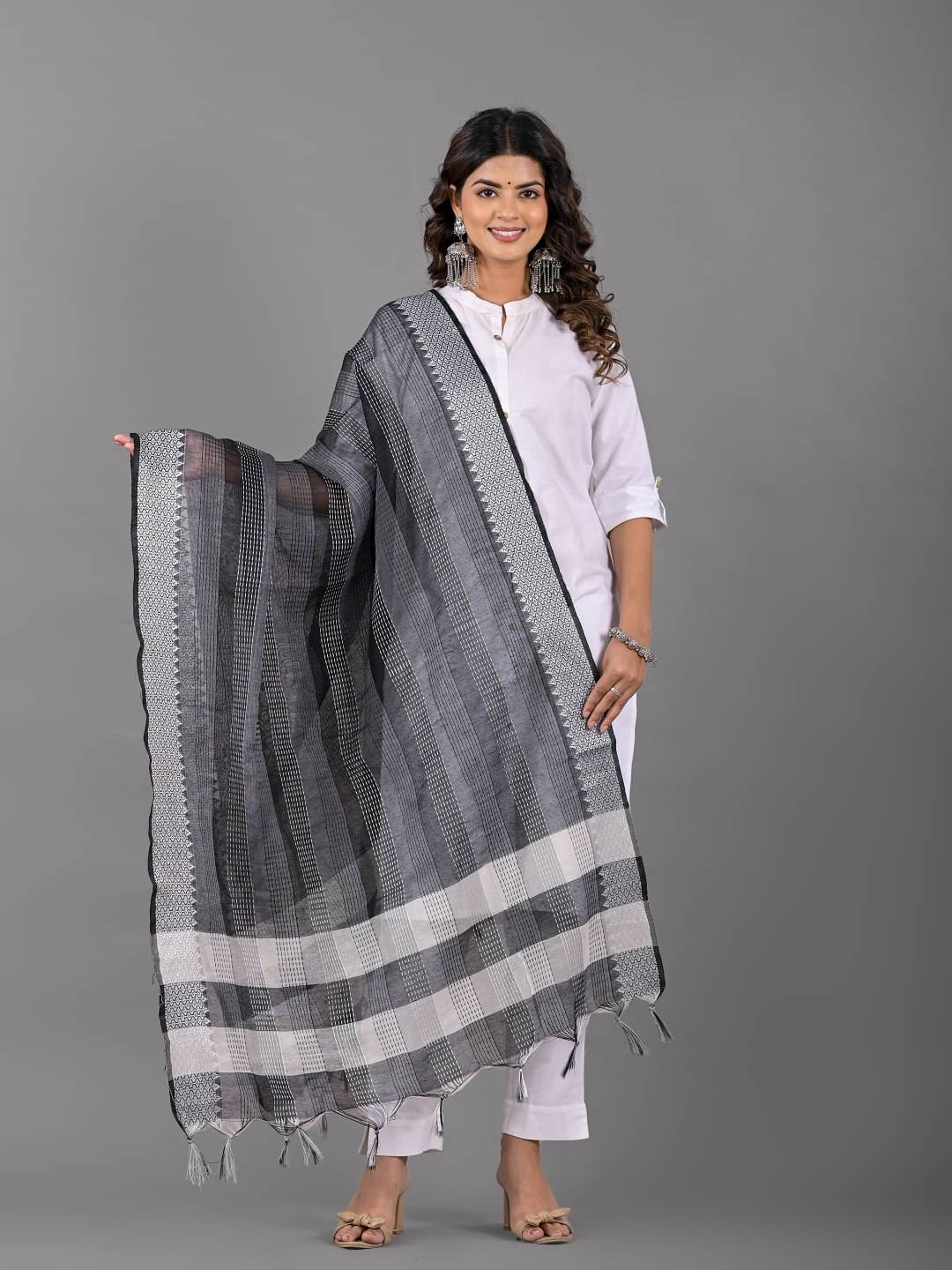     			Apratim Black Cotton Women's Dupatta - ( Pack of 1 )