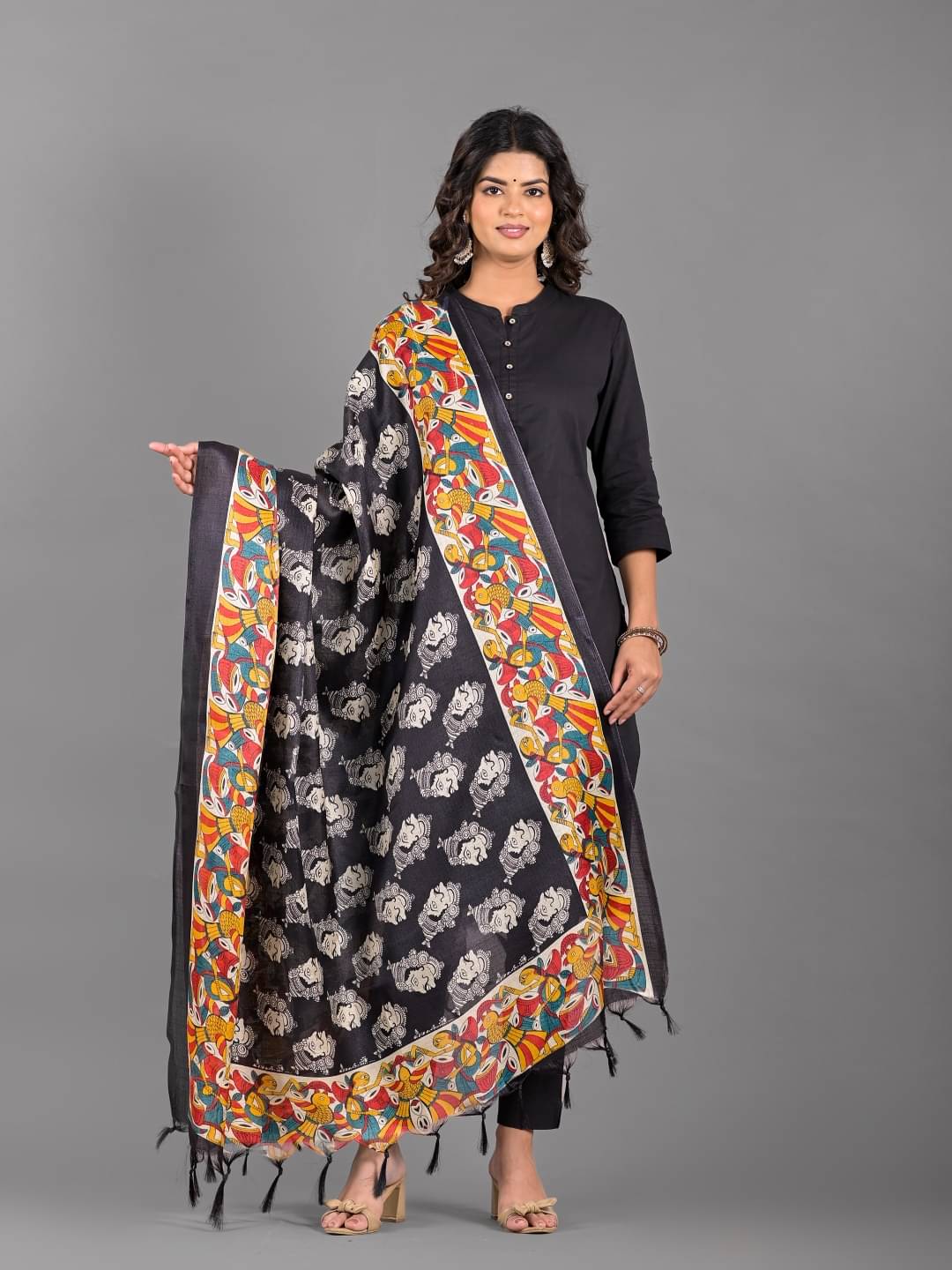 Apratim Black Silk Women's Dupatta - ( Pack of 1 ) Apratim Black Silk Women's Dupatta - ( Pack of 1 )