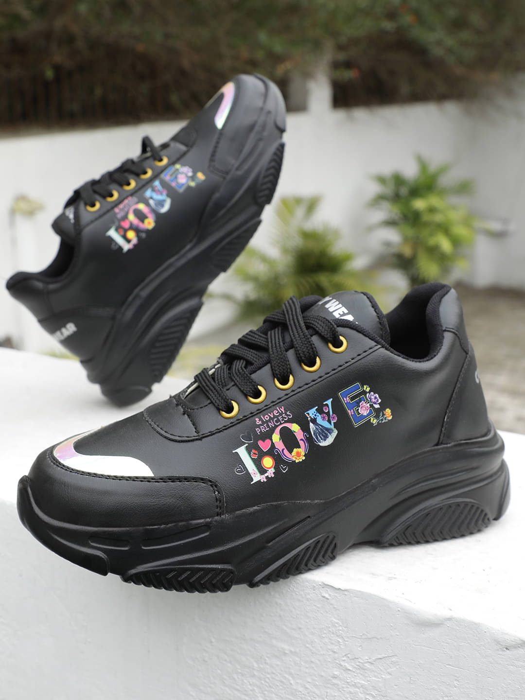     			Cozy Wear - Black Women's Outdoor & Adventure Shoes