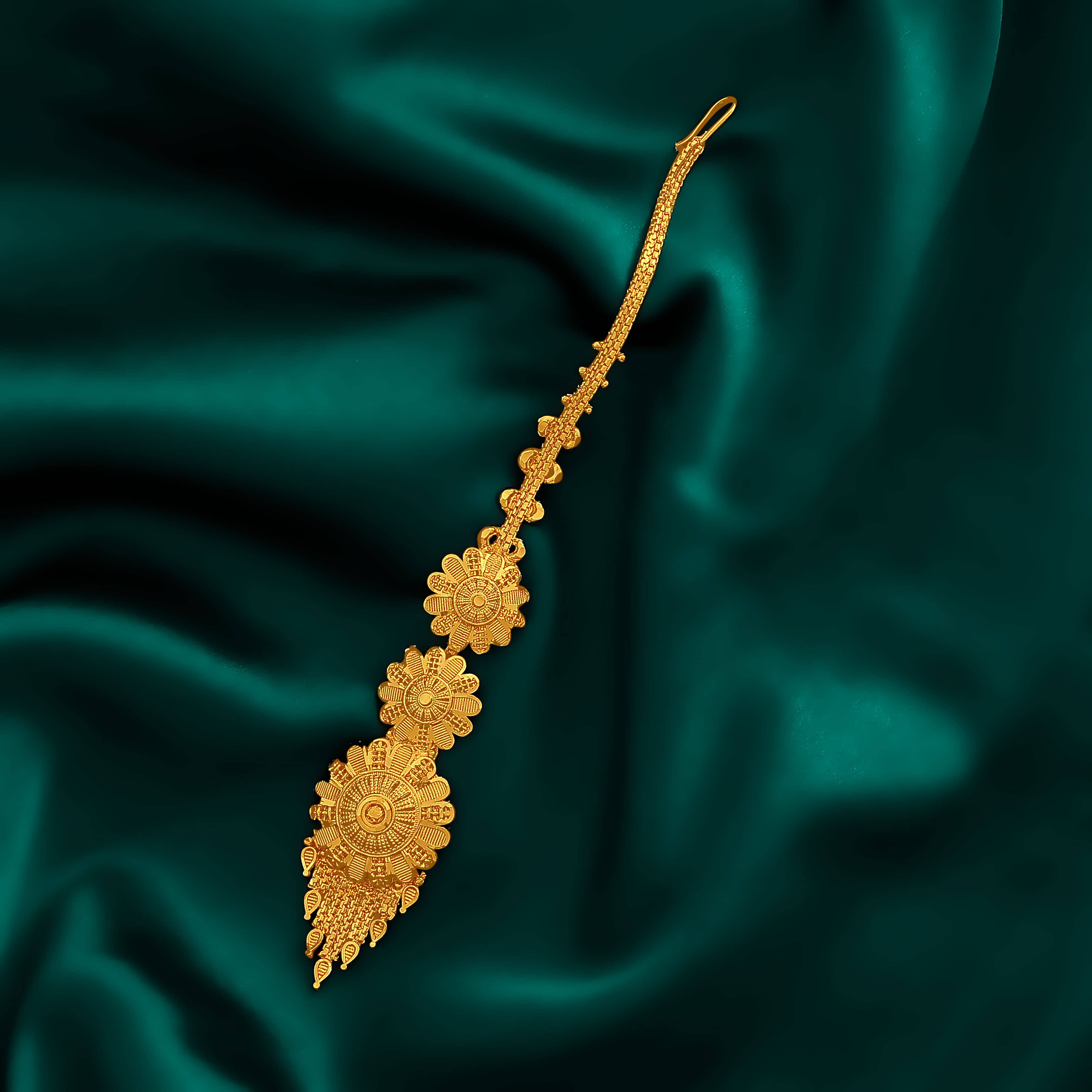 LUV FASHION Gold Maang Tikka ( Pack of 1 ) - Jewellery Sets | Buy online on ZillyBuy