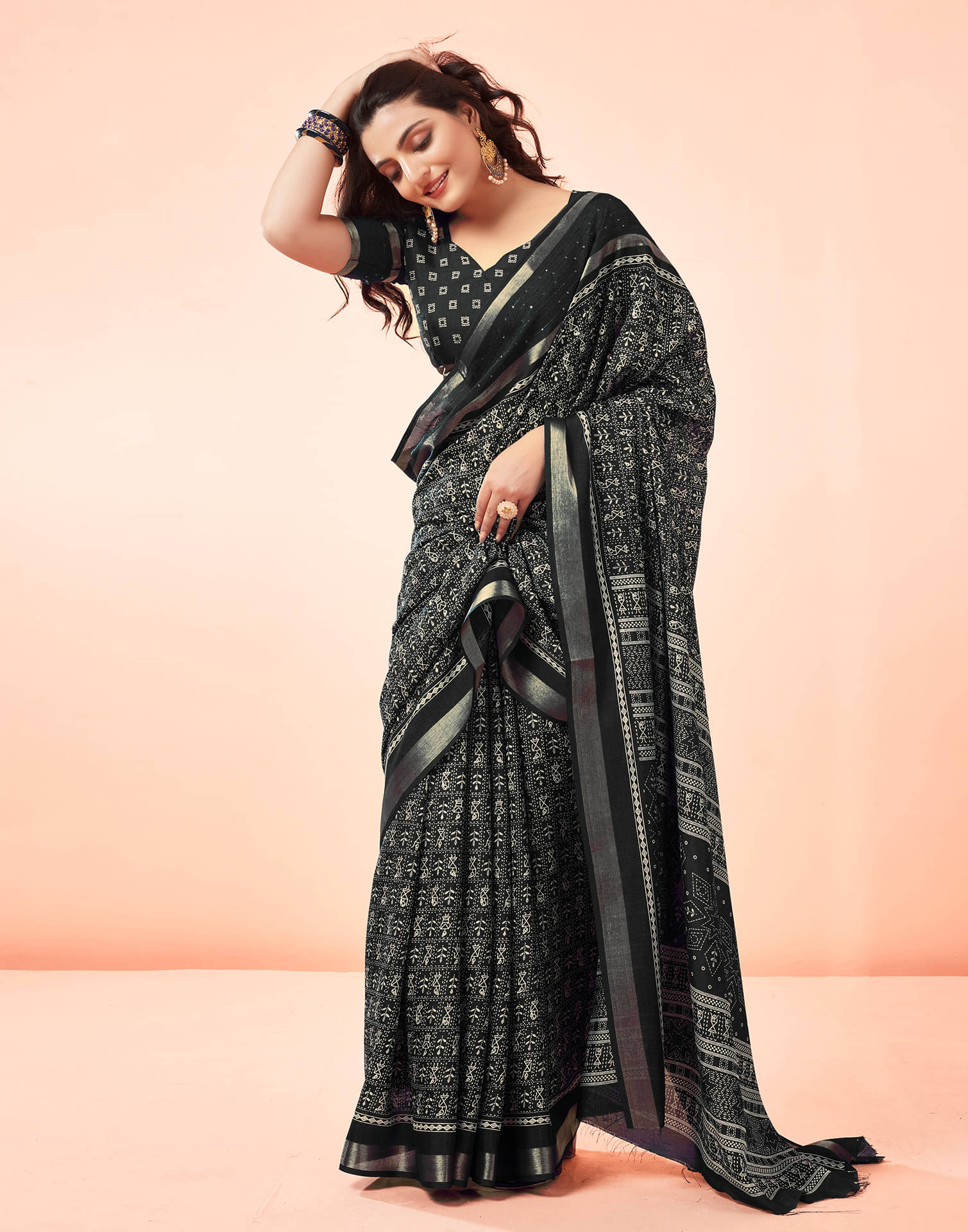 Satrani Cotton Printed Saree With Unstitched Blouse Piece ( Black ) Satrani Cotton Printed Saree With Unstitched Blouse Piece ( Black )