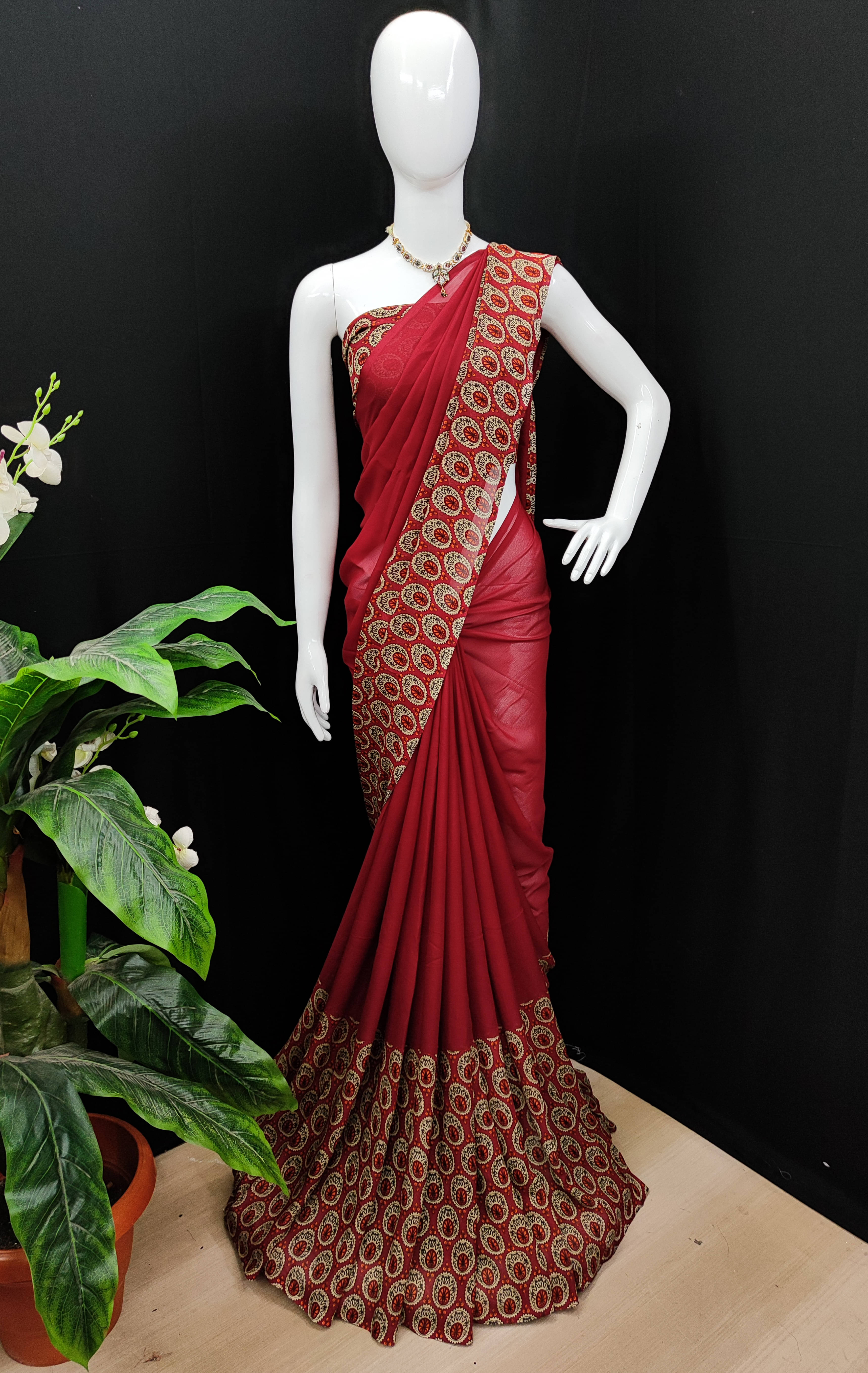 ANAND SAREES Georgette Printed Saree With Unstitched Blouse Piece ( Red ) ANAND SAREES Georgette Printed Saree With Unstitched Blouse Piece ( Red )