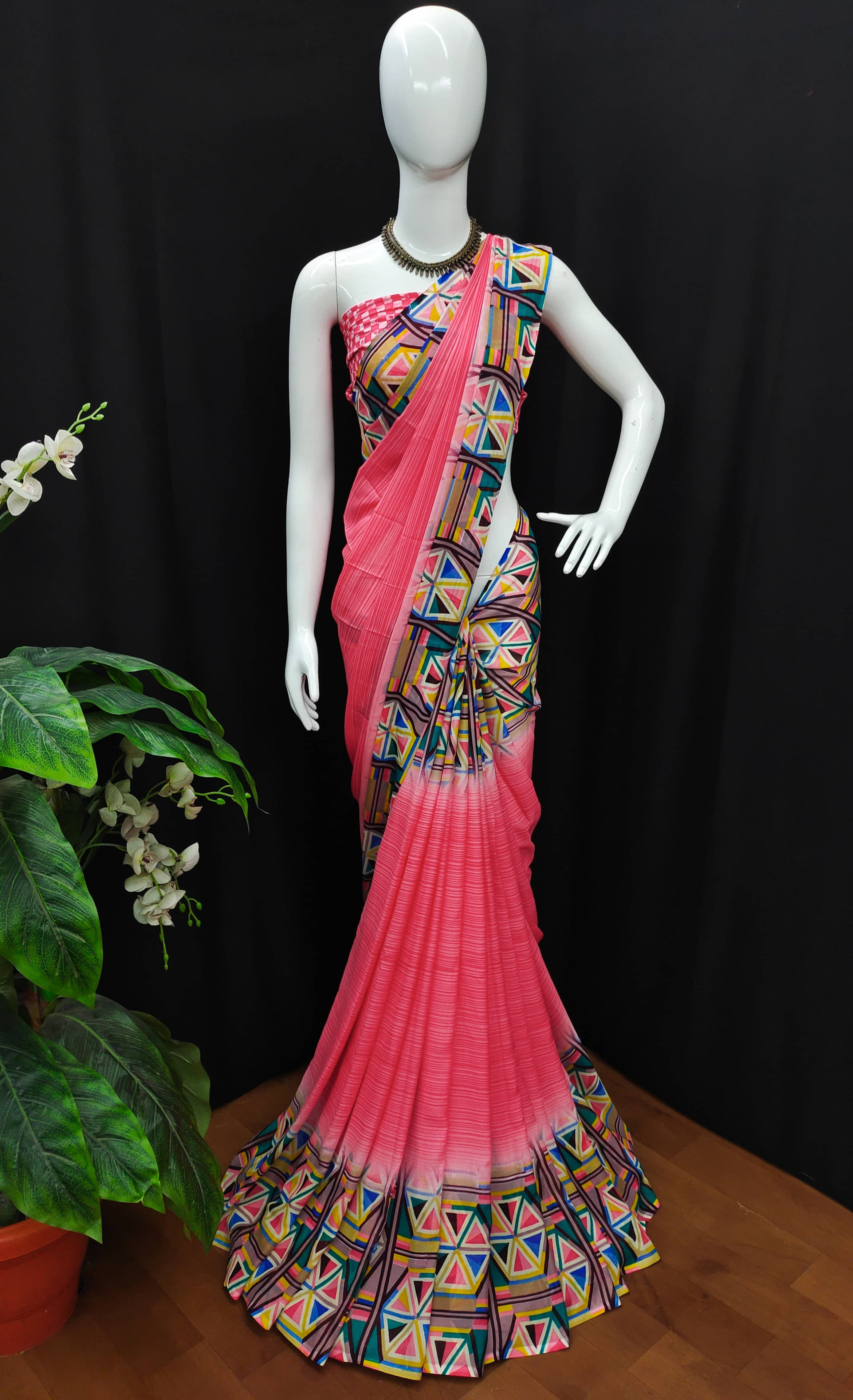 ANAND SAREES Georgette Printed Saree With Unstitched Blouse Piece ( Pink ) ANAND SAREES Georgette Printed Saree With Unstitched Blouse Piece ( Pink )