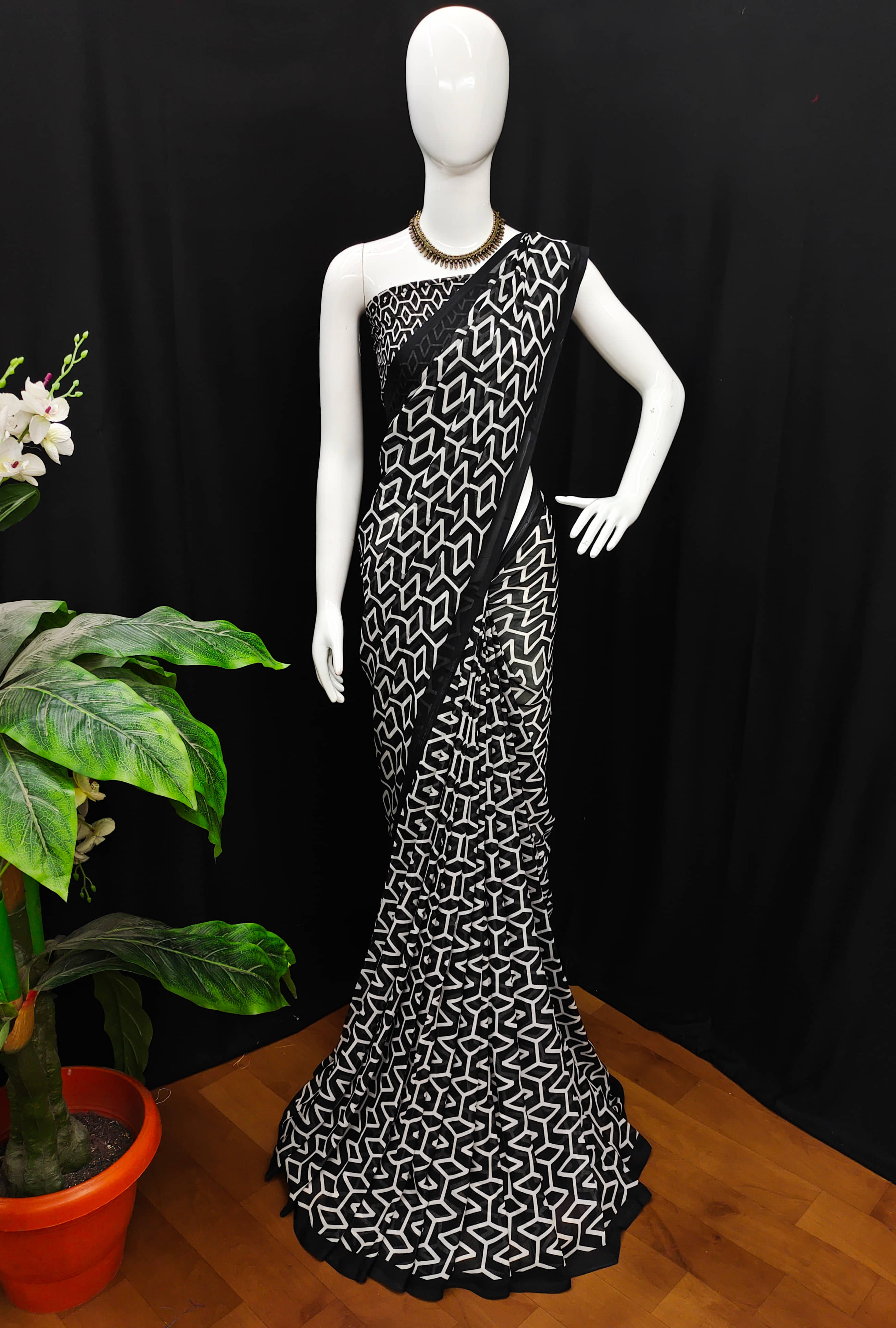 Kashvi Sarees Georgette Printed Saree With Unstitched Blouse Piece ( Black ) - Sarees | Buy online on ZillyBuy