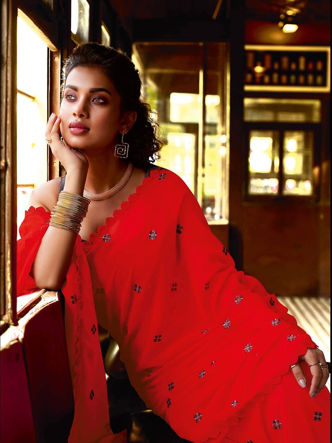 Aarrah Chiffon Embroidered Saree With Unstitched Blouse Piece ( Red ) Aarrah Chiffon Embroidered Saree With Unstitched Blouse Piece ( Red )