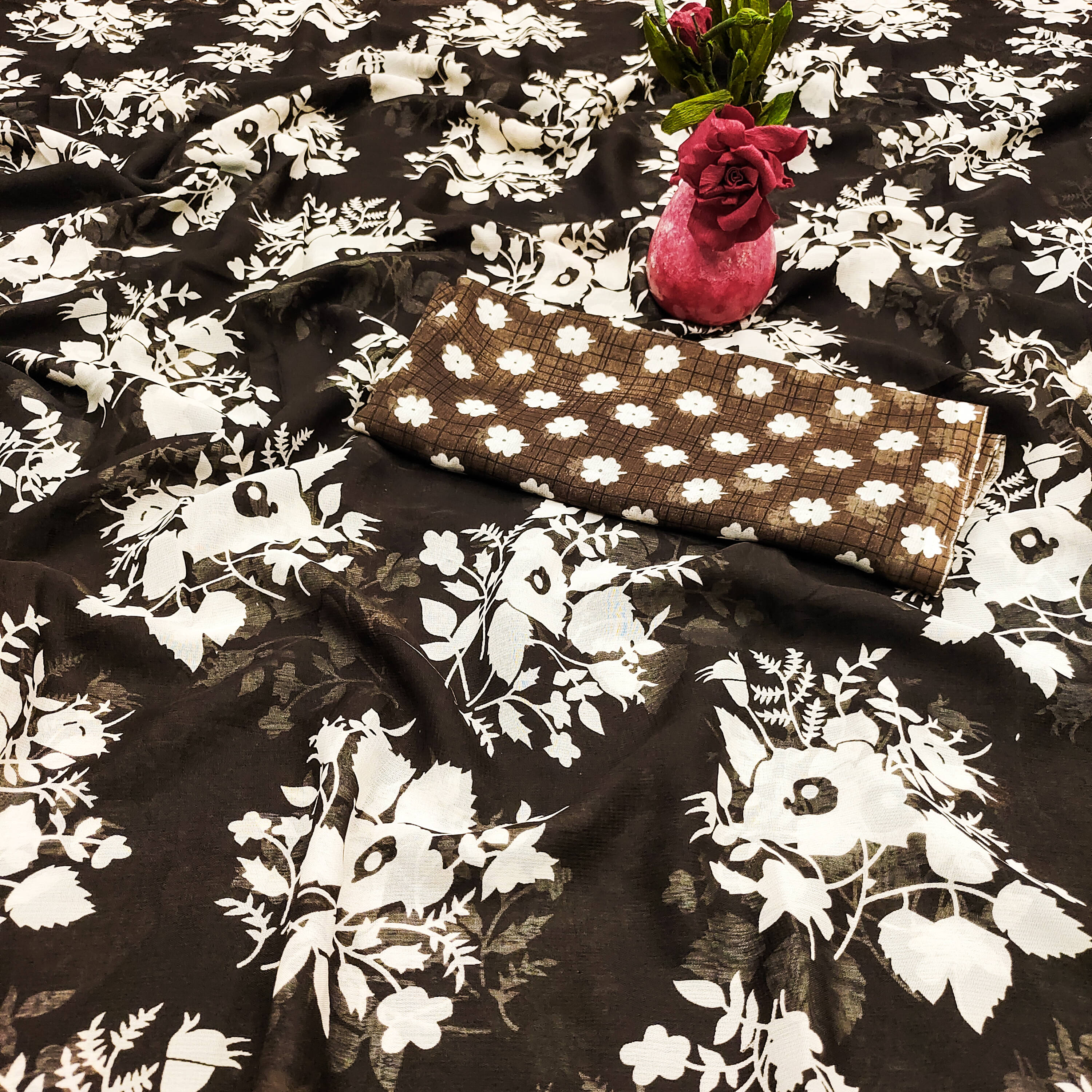     			Kashvi Sarees Georgette Printed Saree With Unstitched Blouse Piece ( Brown )