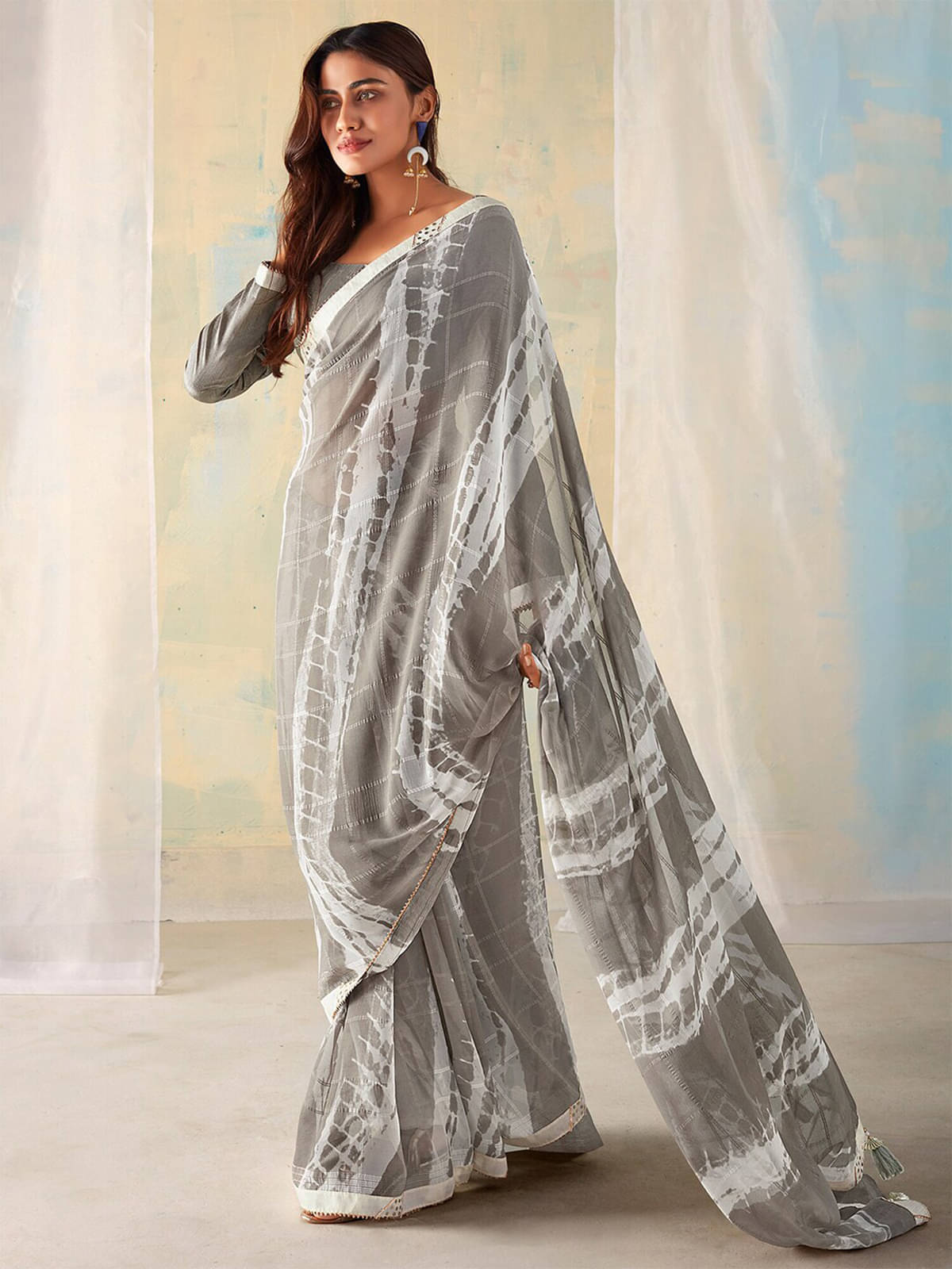 BLEESBURY Georgette Printed Saree With Unstitched Blouse Piece ( Grey ) BLEESBURY Georgette Printed Saree With Unstitched Blouse Piece ( Grey )