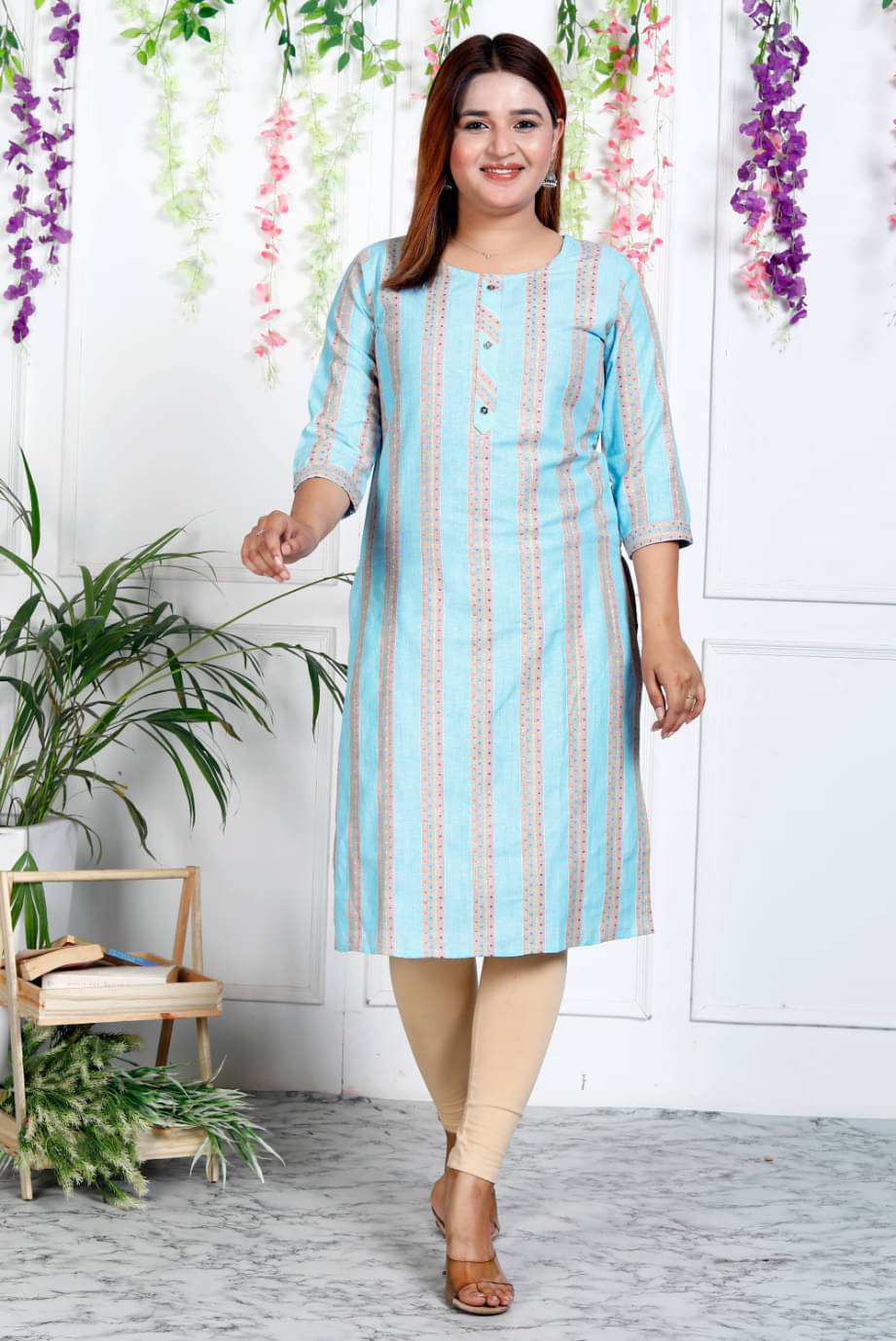     			Vashineh Cotton Striped Straight Women's Kurti - Blue ( Pack of 1 )